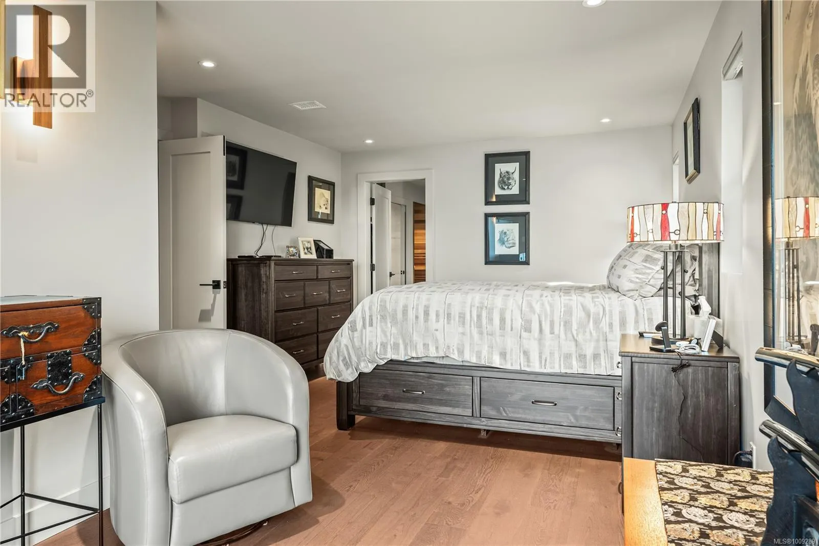 553 Marine View
