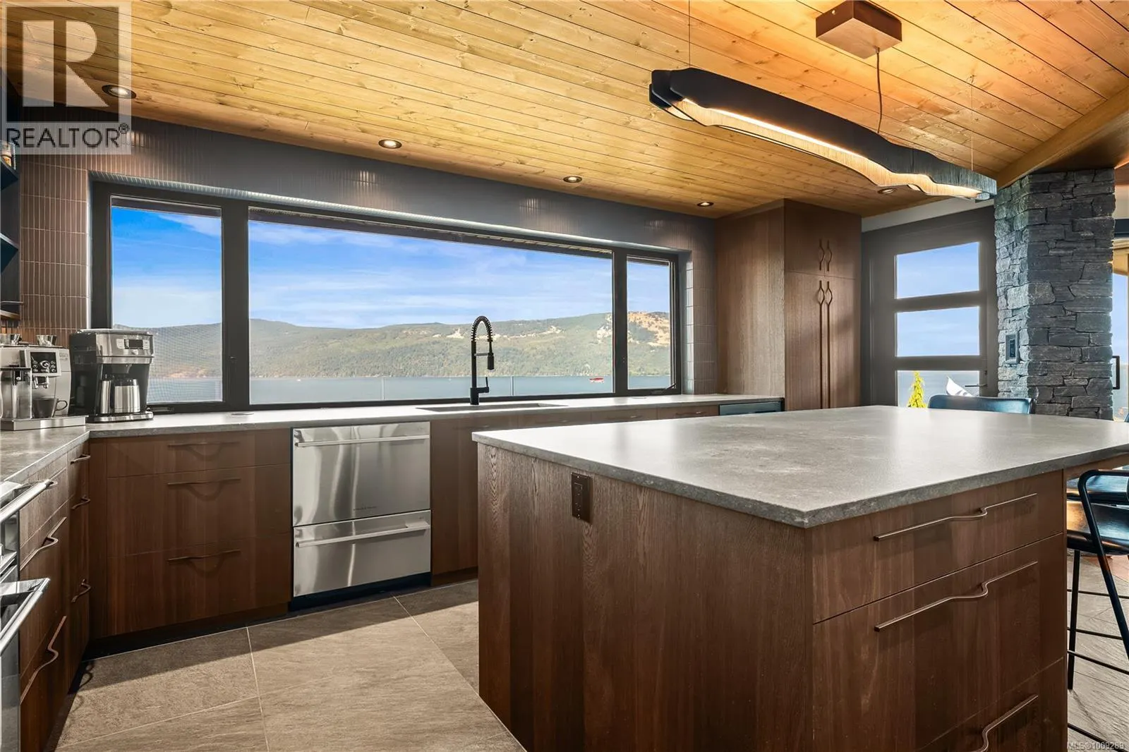 553 Marine View
