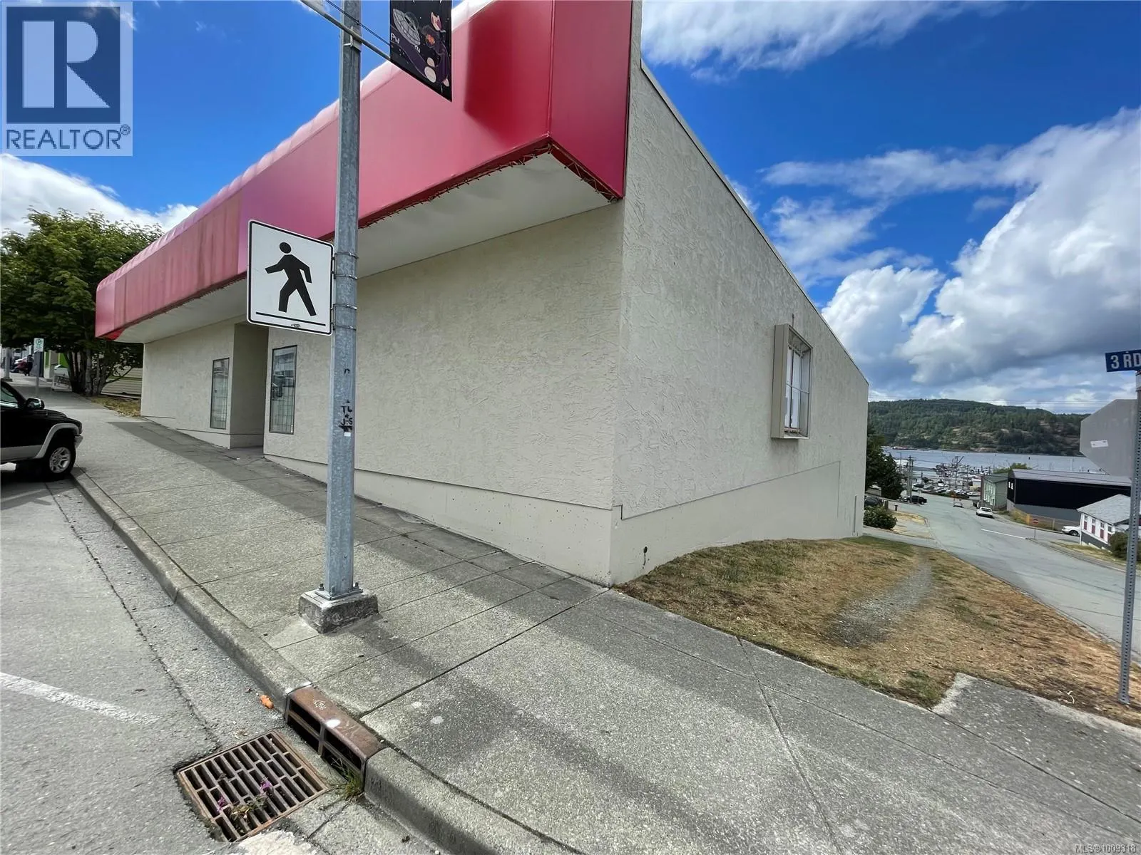 3174 3rd Ave