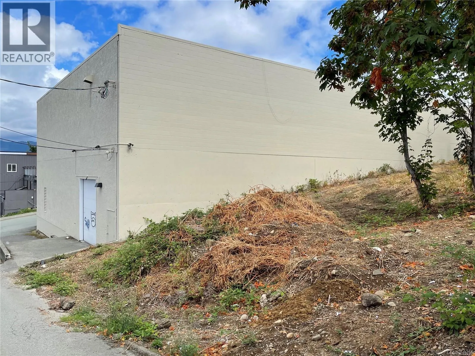 3174 3rd Ave