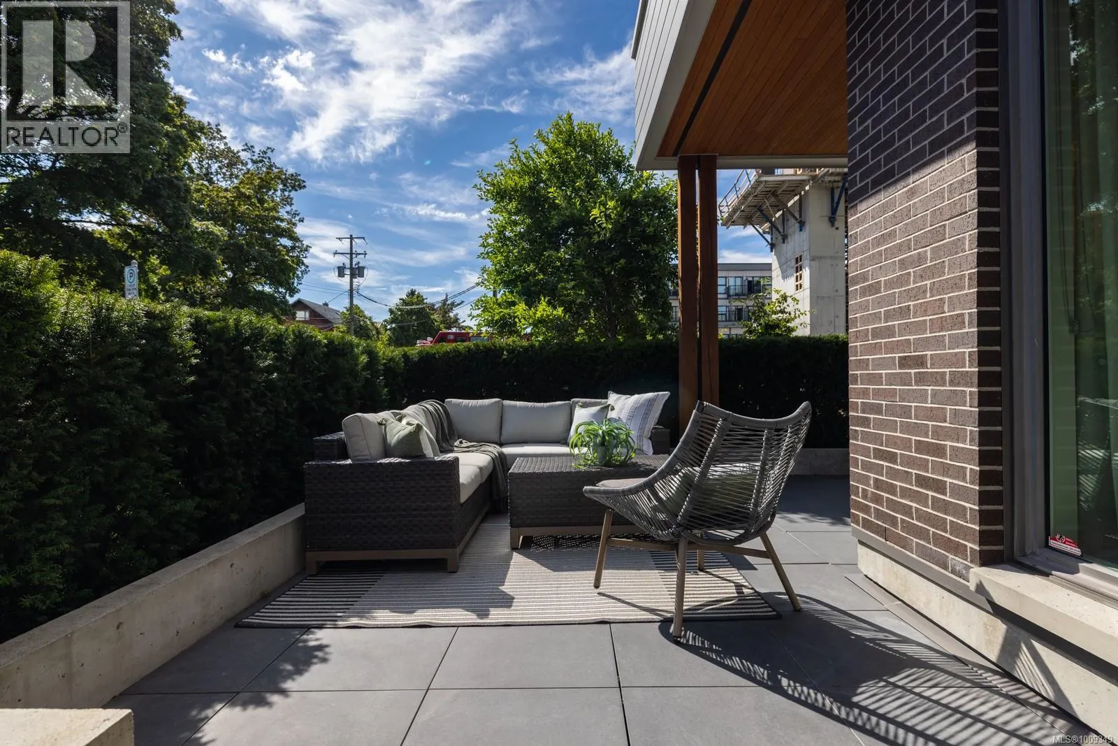 105 501 Park Pl