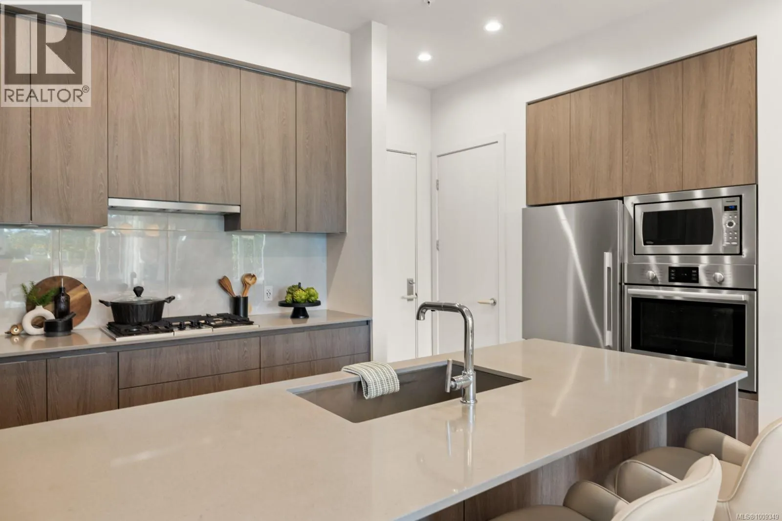 105 501 Park Pl