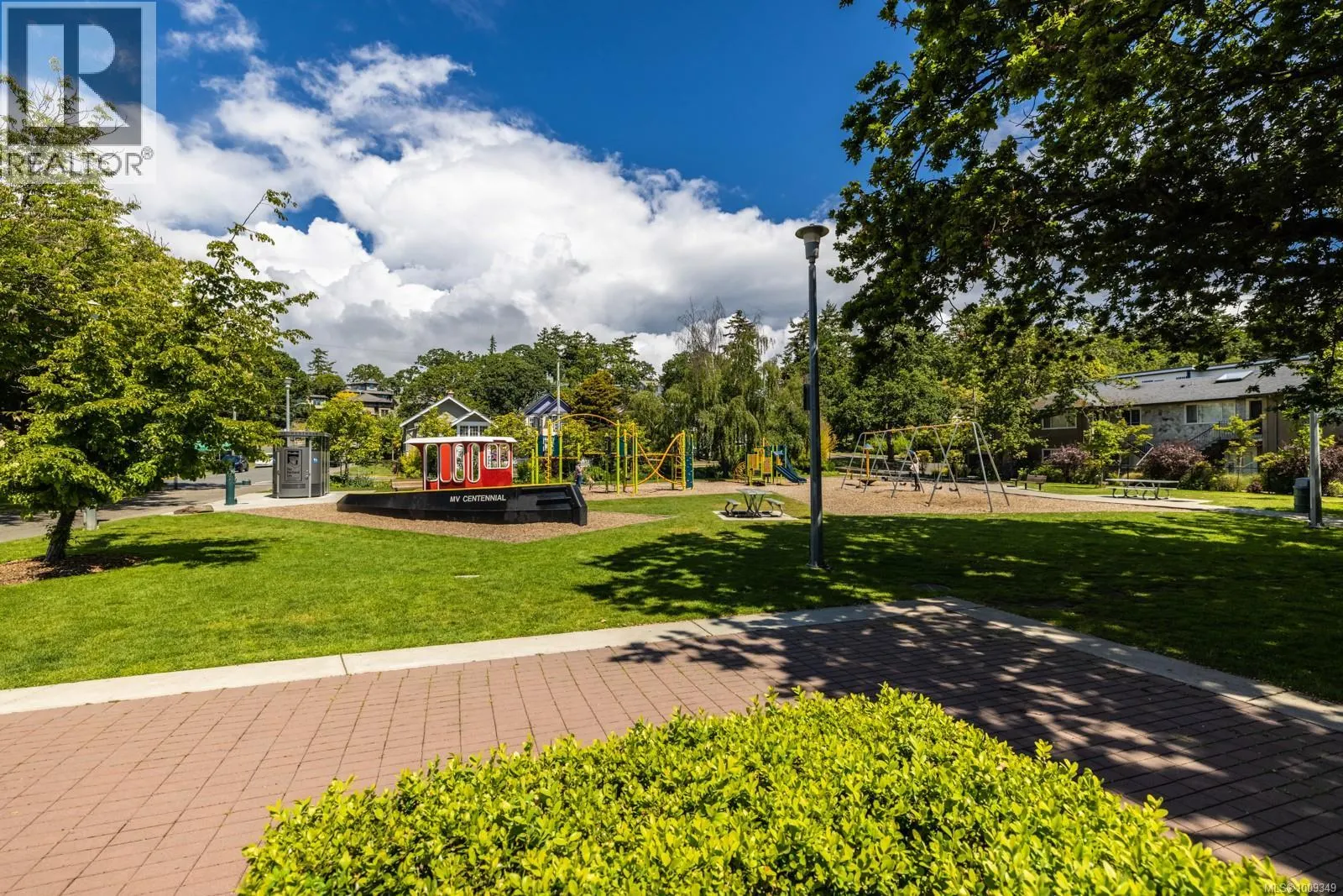 105 501 Park Pl