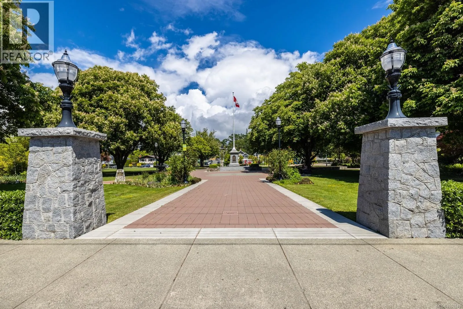 105 501 Park Pl