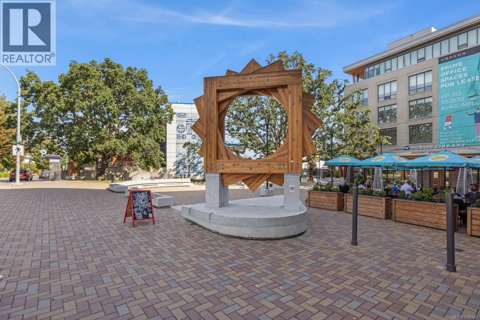 105 501 Park Pl