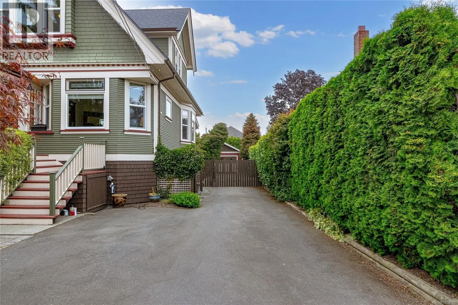 625 Harbinger Ave