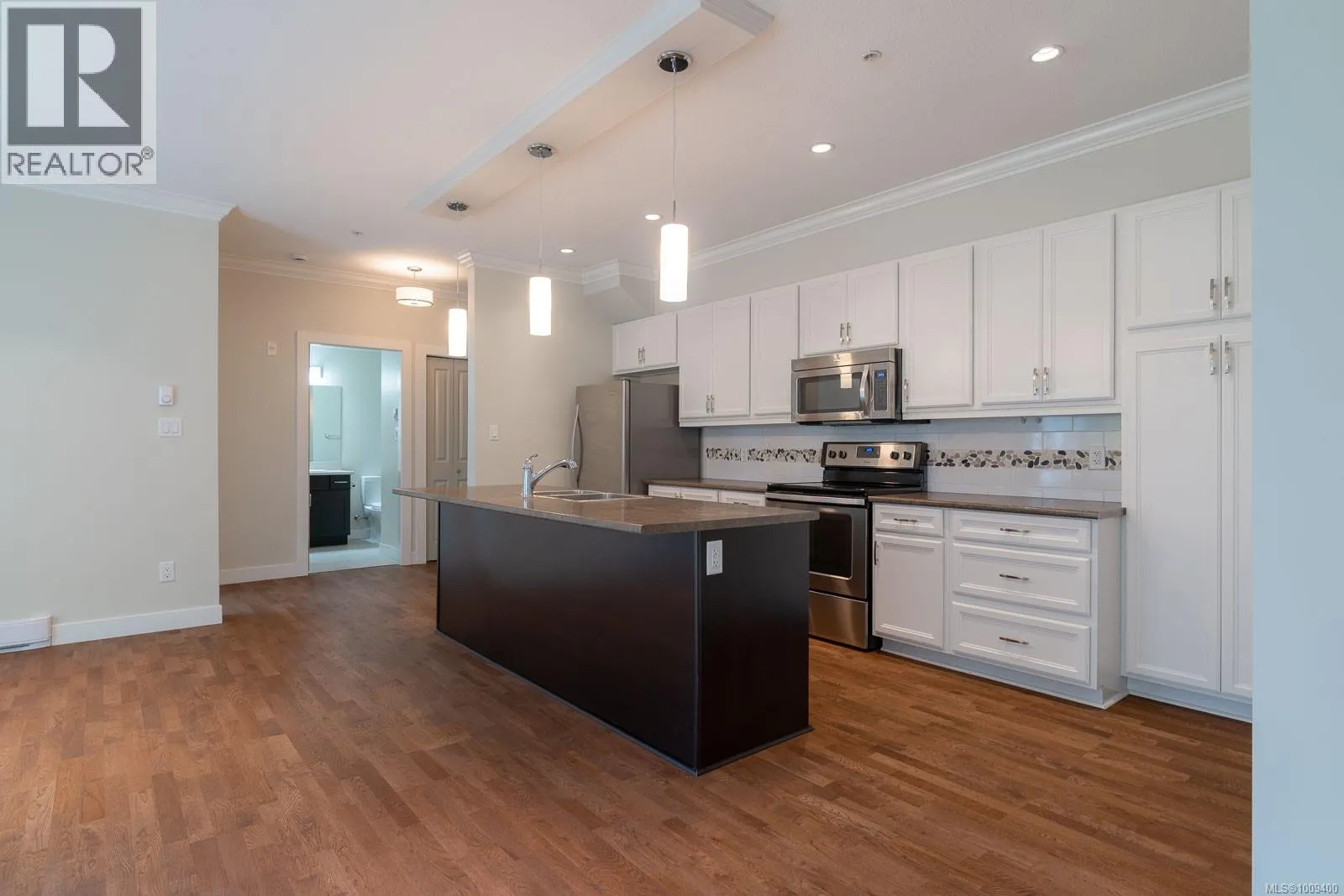 204 1838 Cowichan Bay Rd