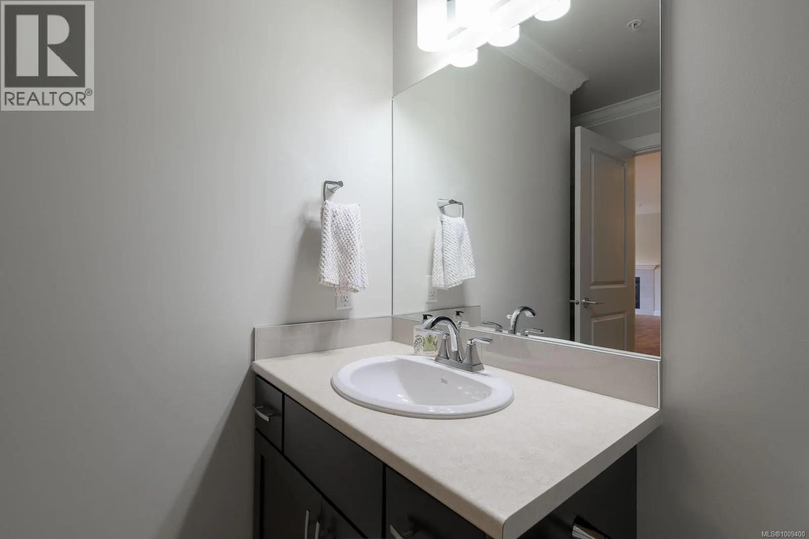 204 1838 Cowichan Bay Rd