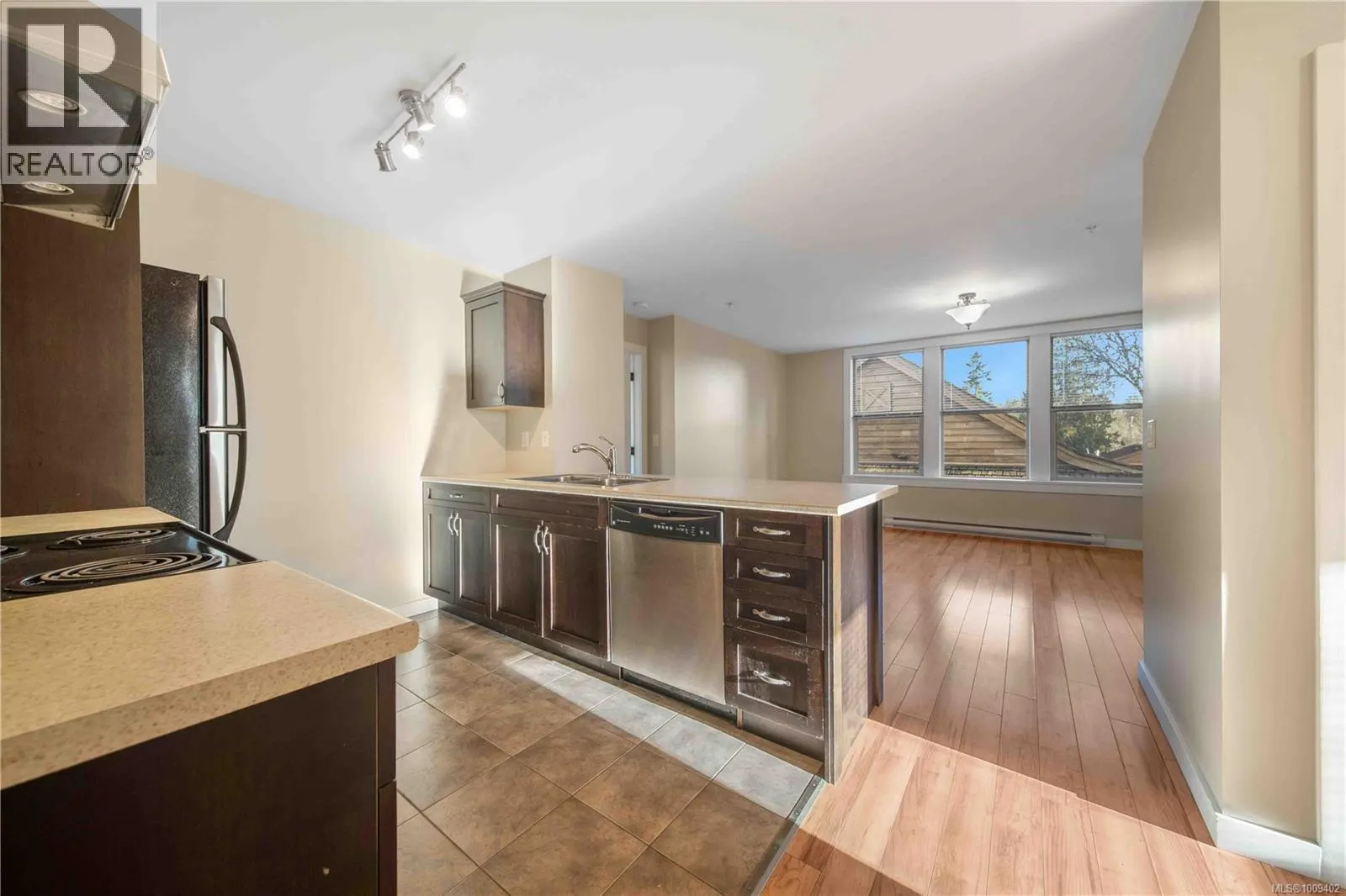 102 5281 Rutherford Rd