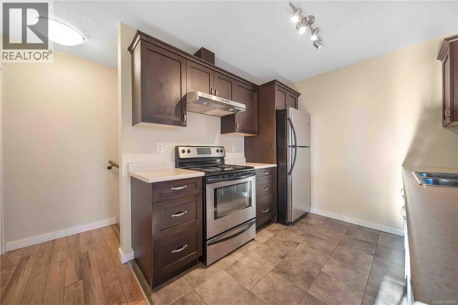 102 5281 Rutherford Rd