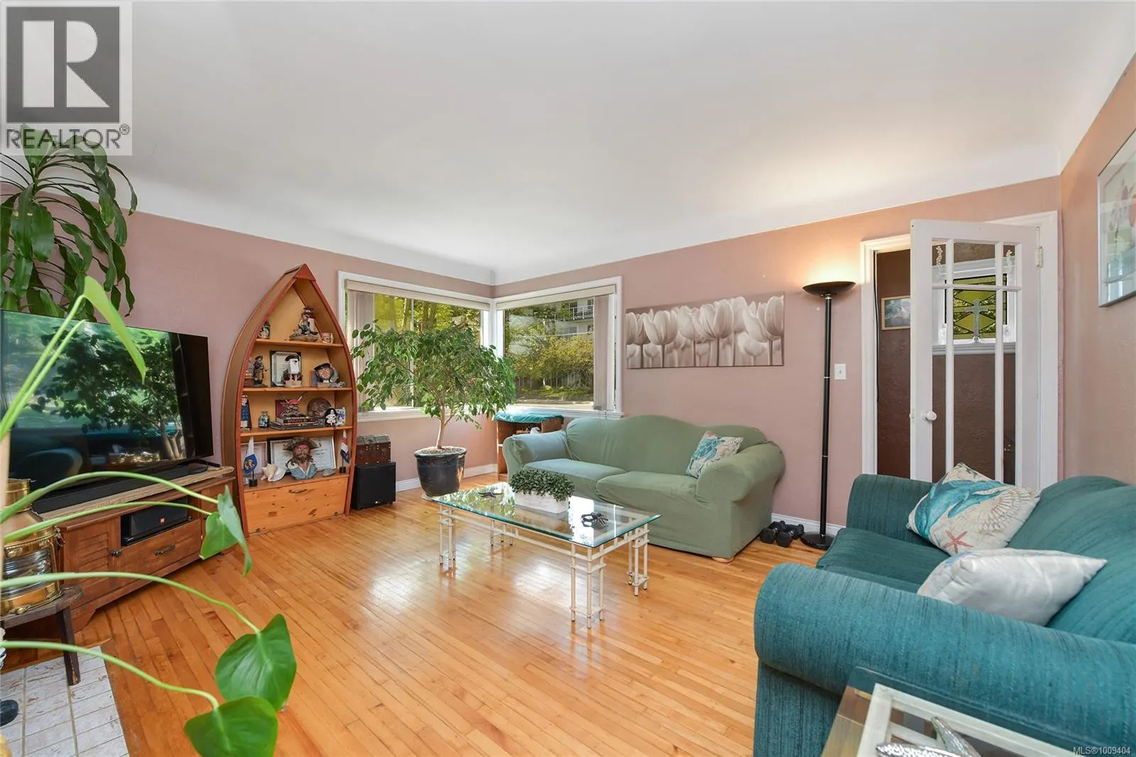 1113 Esquimalt Rd