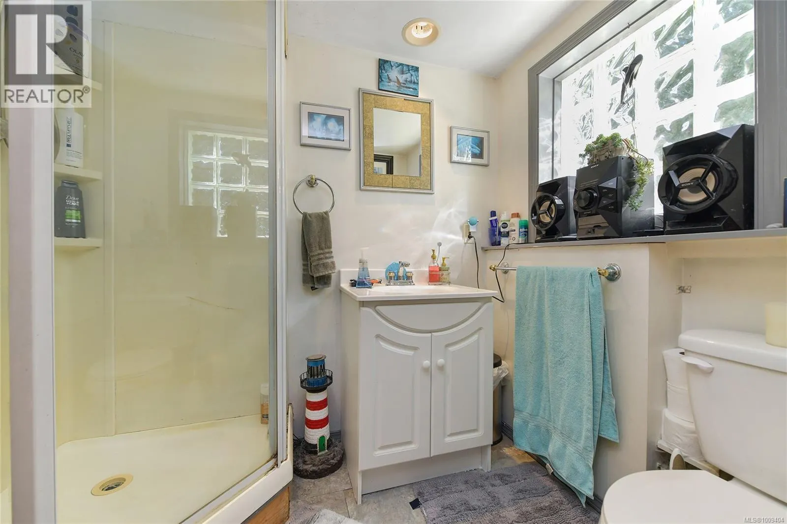 1113 Esquimalt Rd