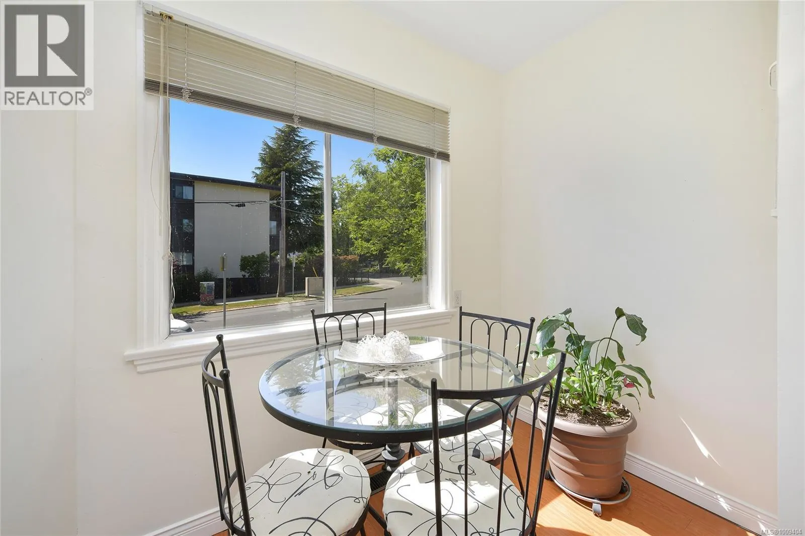 1113 Esquimalt Rd