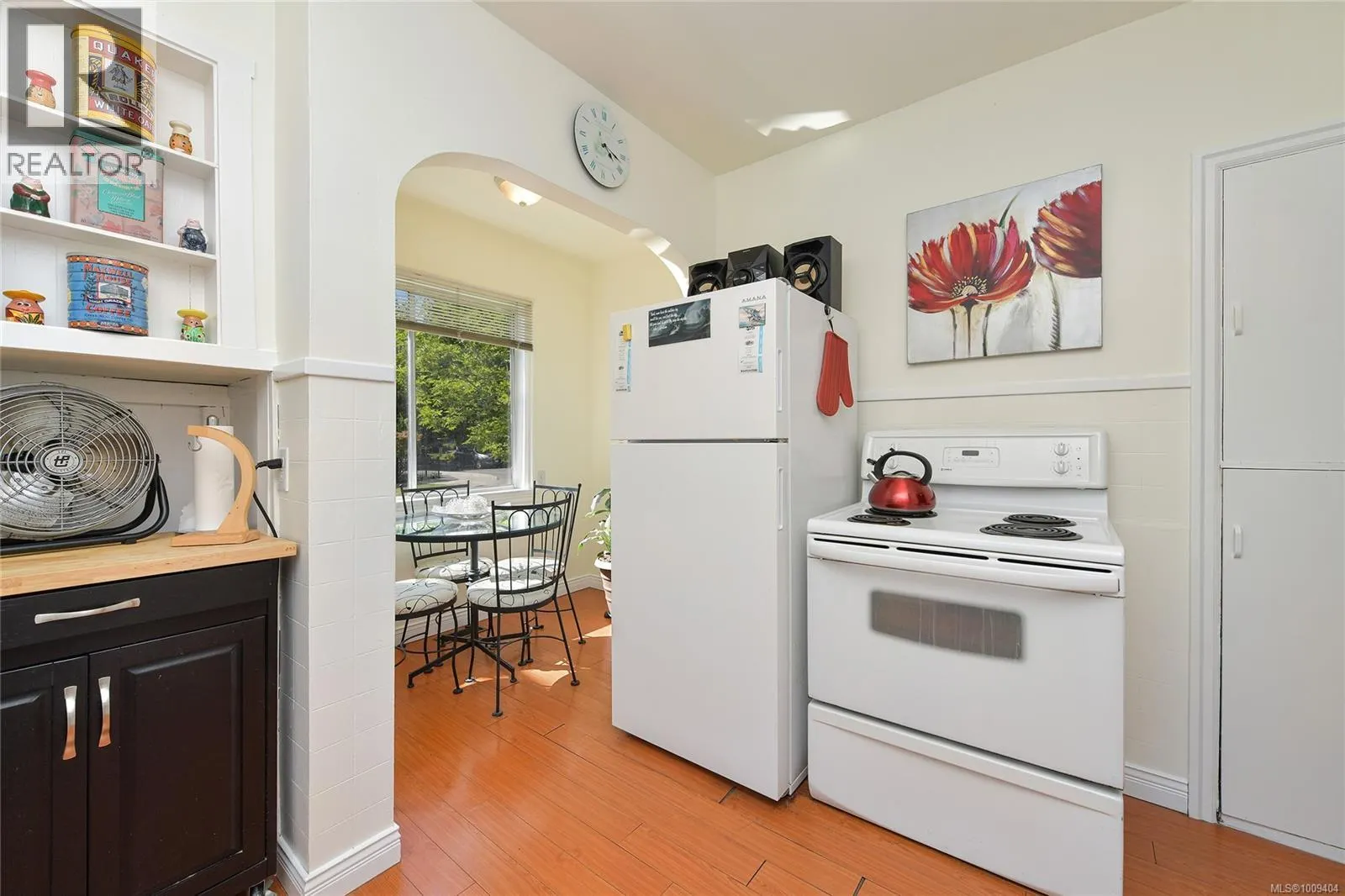 1113 Esquimalt Rd