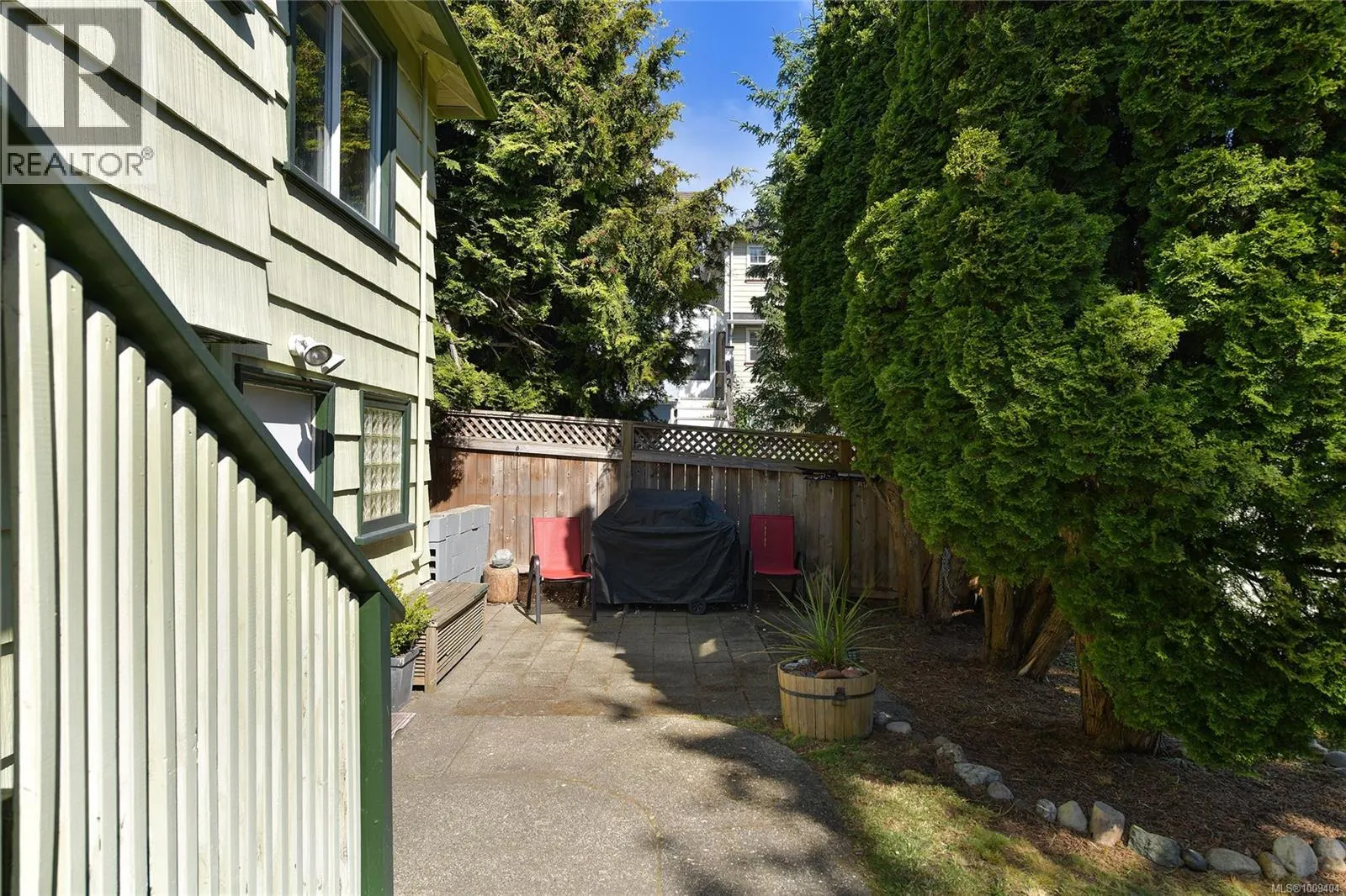 1113 Esquimalt Rd