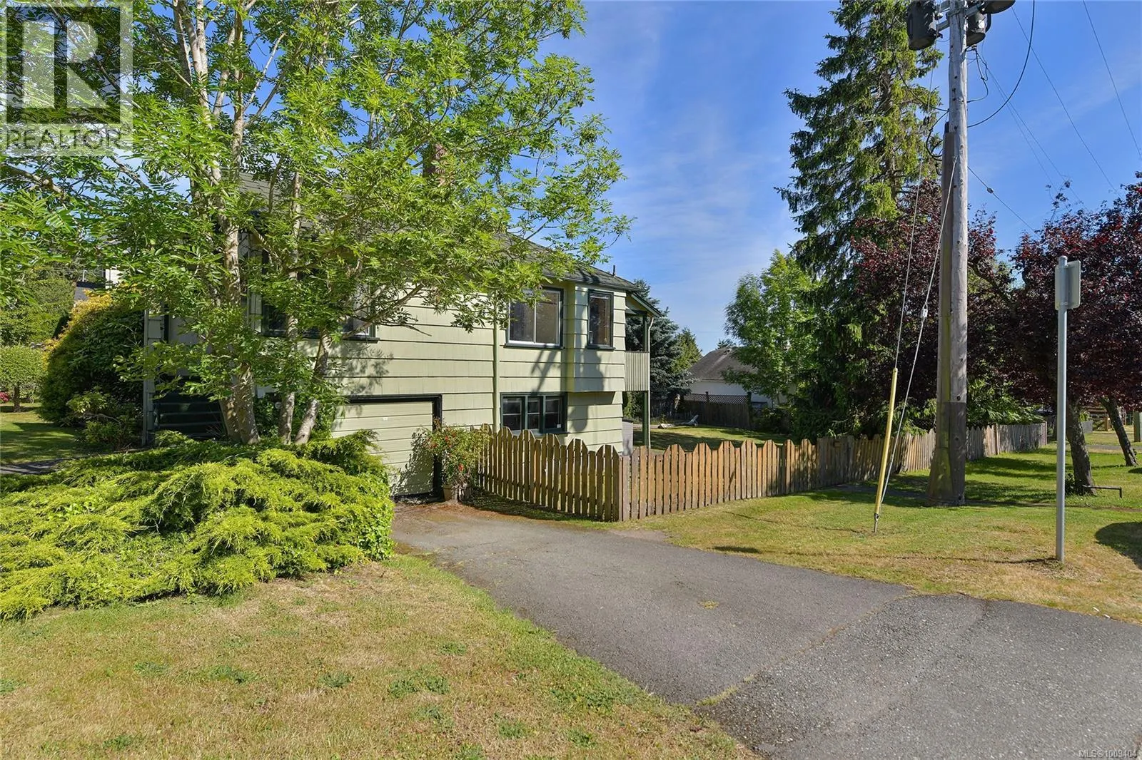 1113 Esquimalt Rd