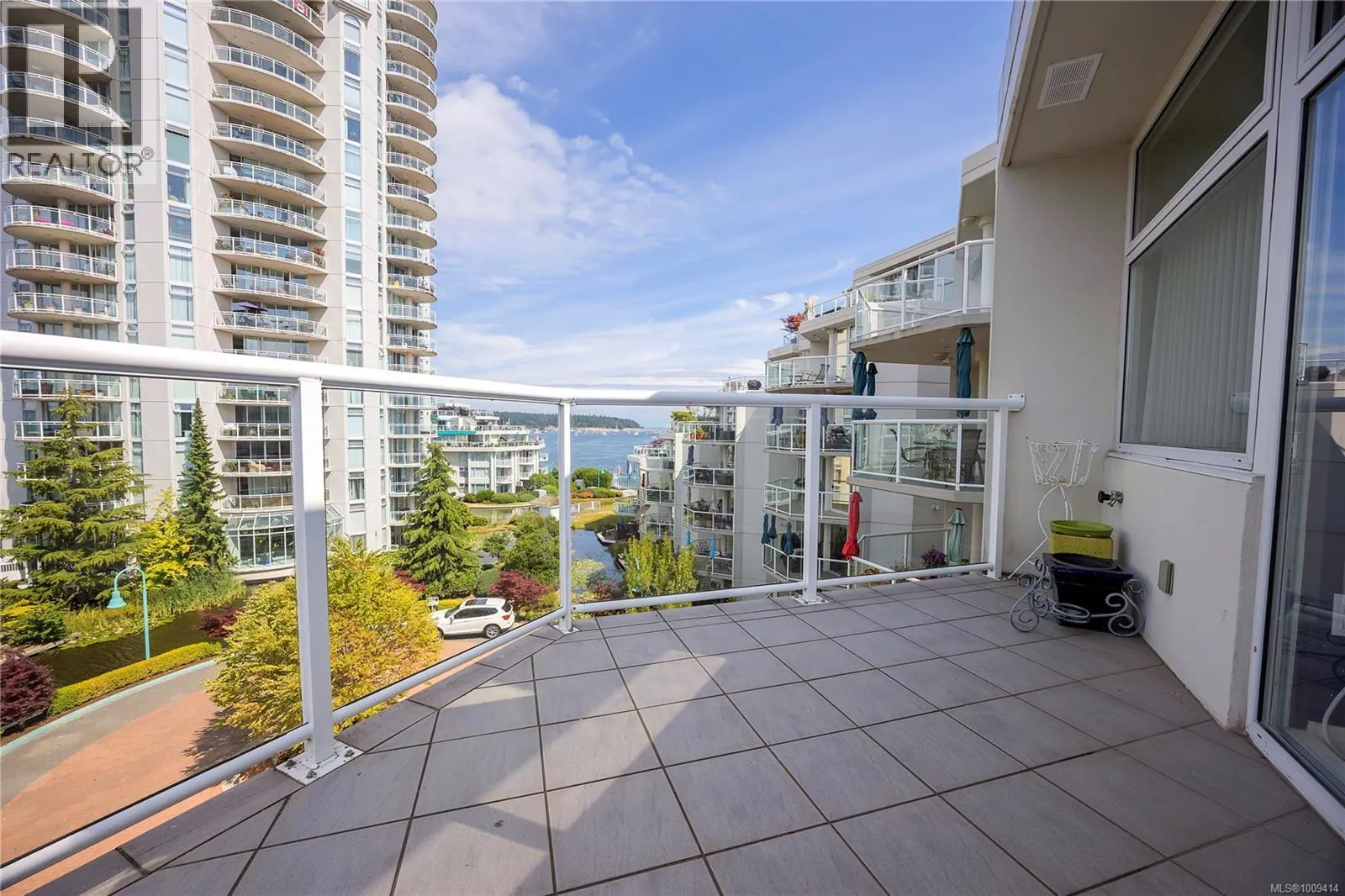 502 158 Promenade Dr