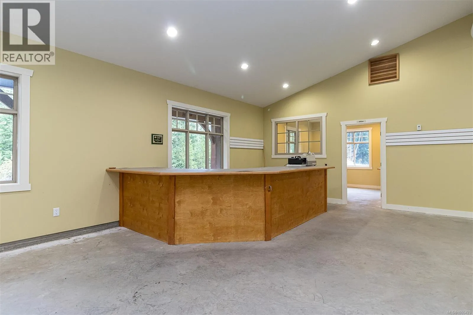230 Rupert Rd E
