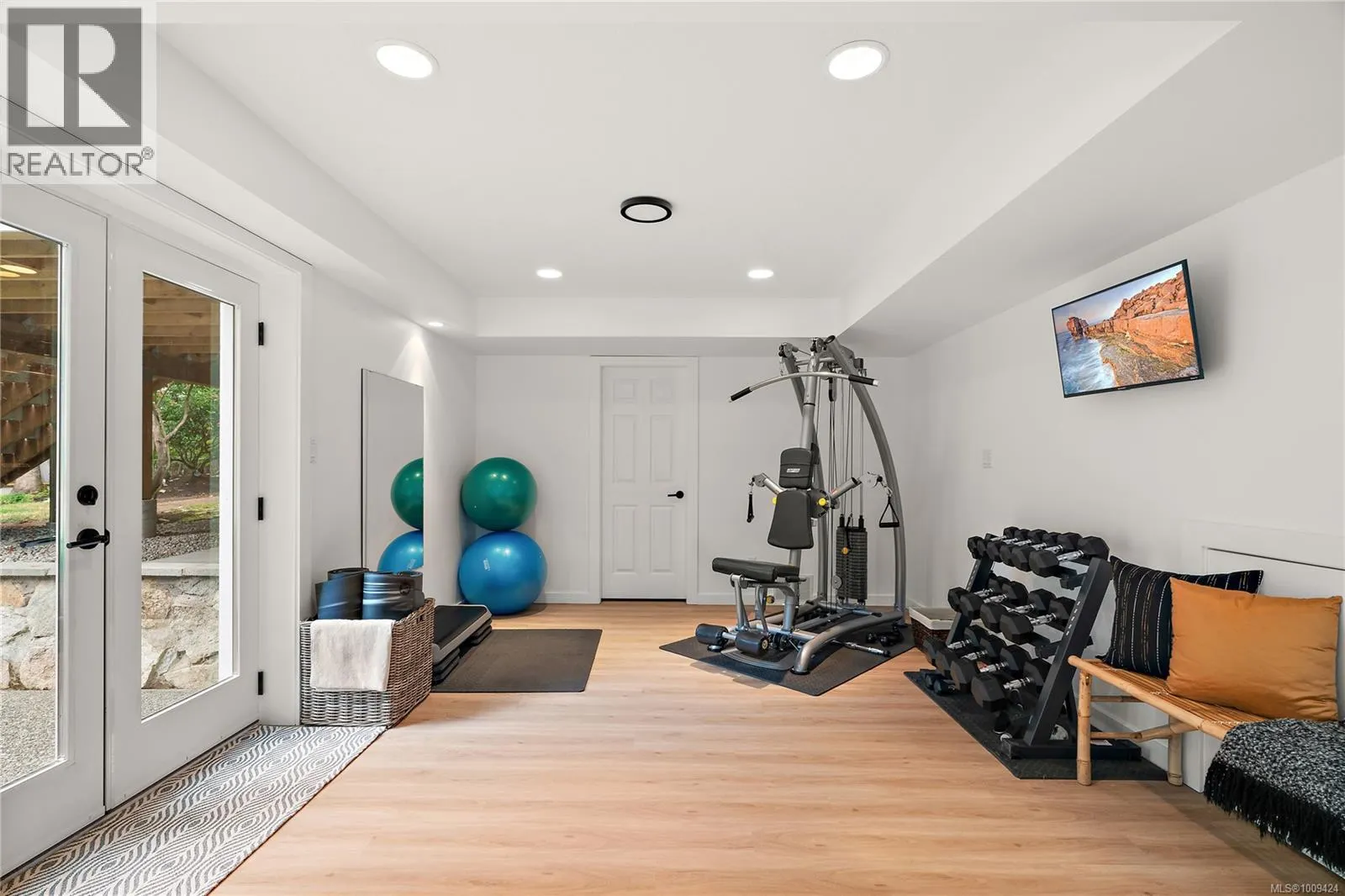 1590 Mayneview Terr