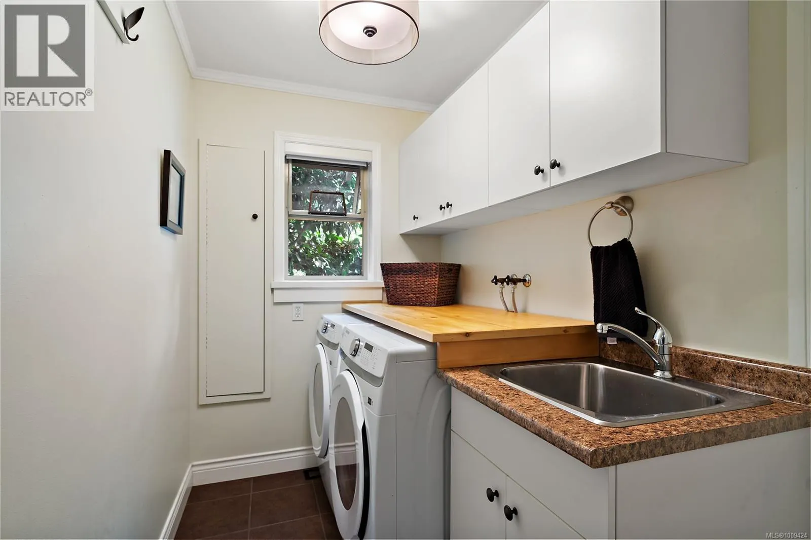 1590 Mayneview Terr