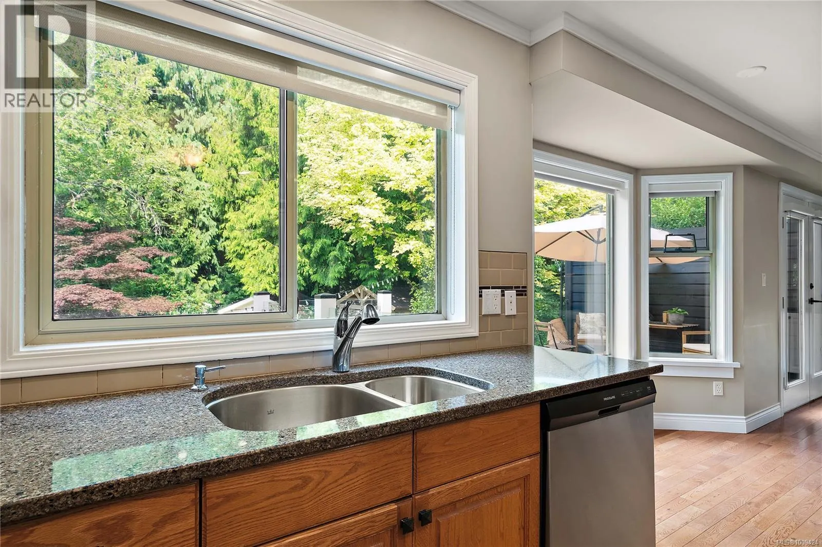 1590 Mayneview Terr
