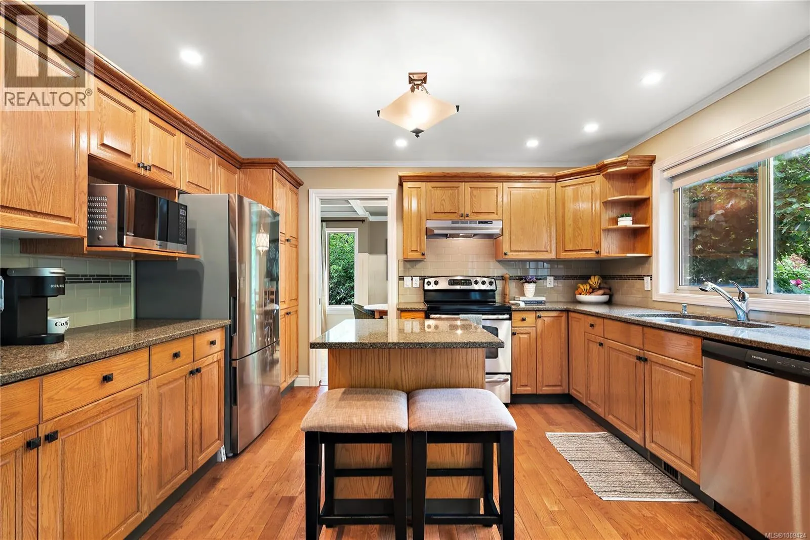 1590 Mayneview Terr