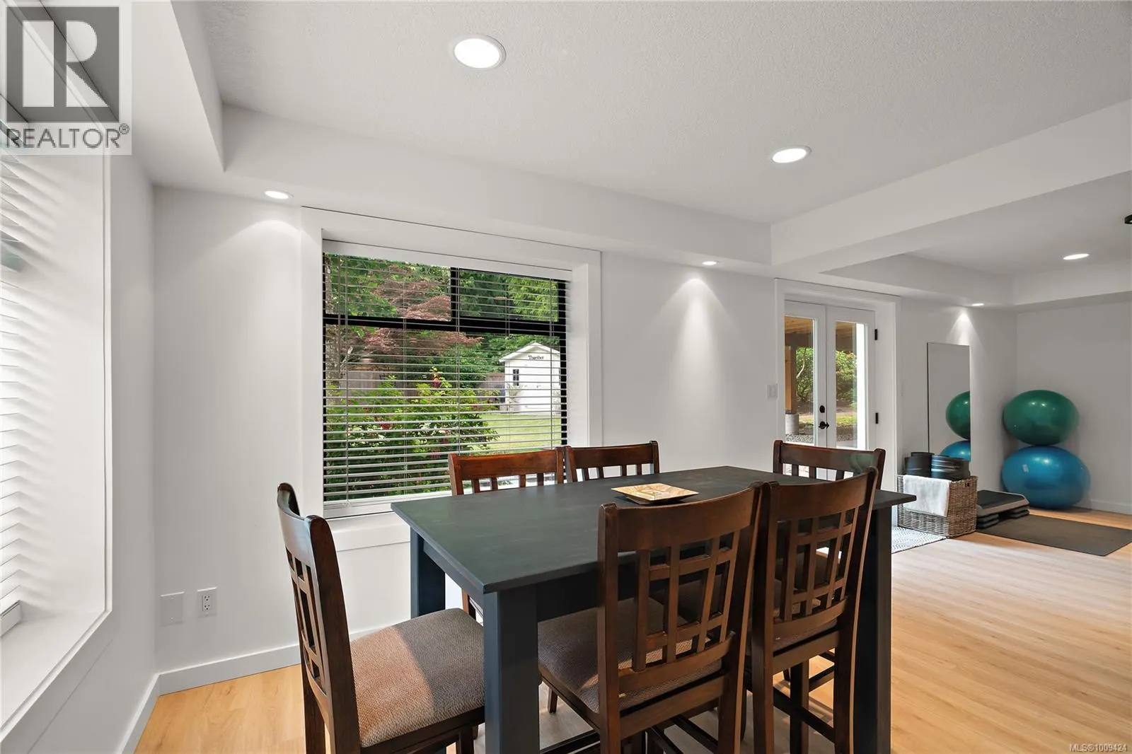 1590 Mayneview Terr