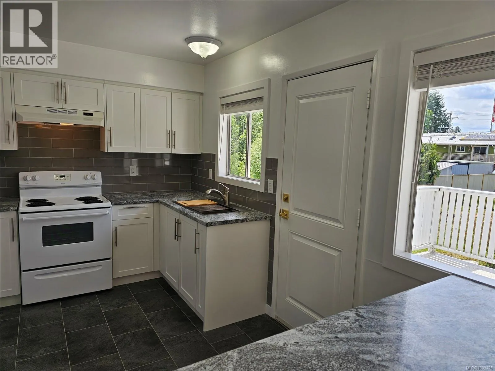 5890 CHESTERFIELD Ave