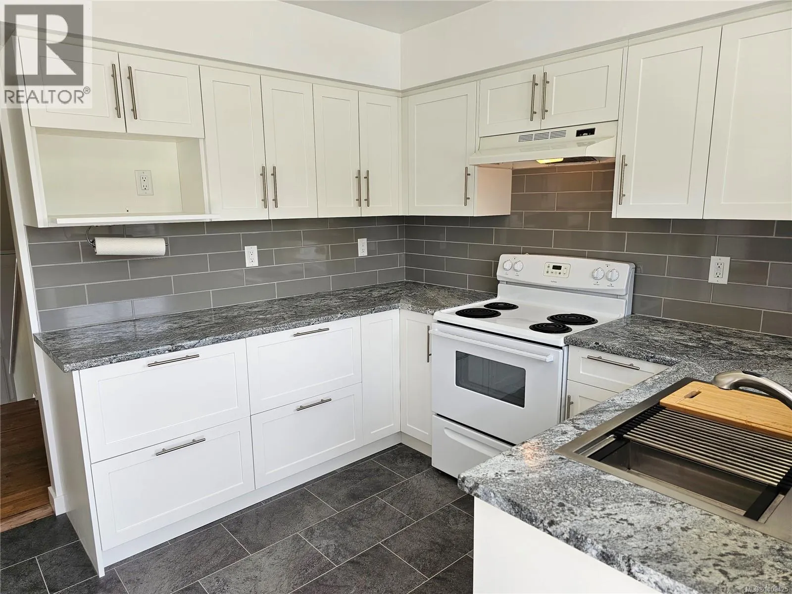 5890 CHESTERFIELD Ave