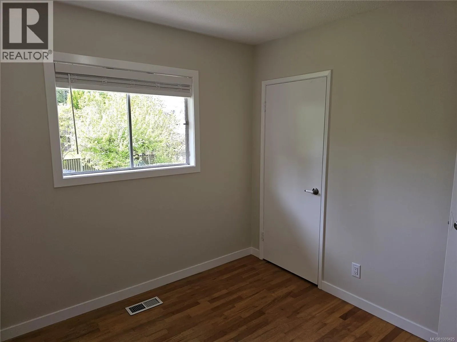 5890 CHESTERFIELD Ave