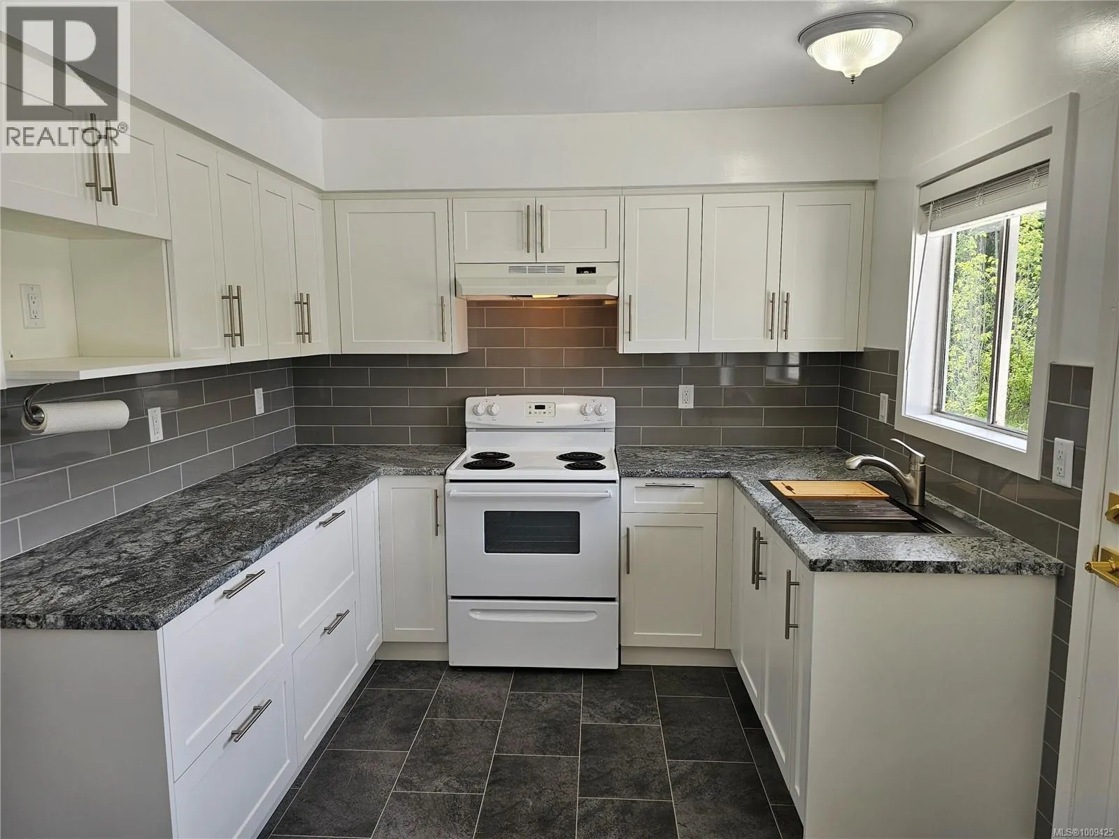 5890 CHESTERFIELD Ave
