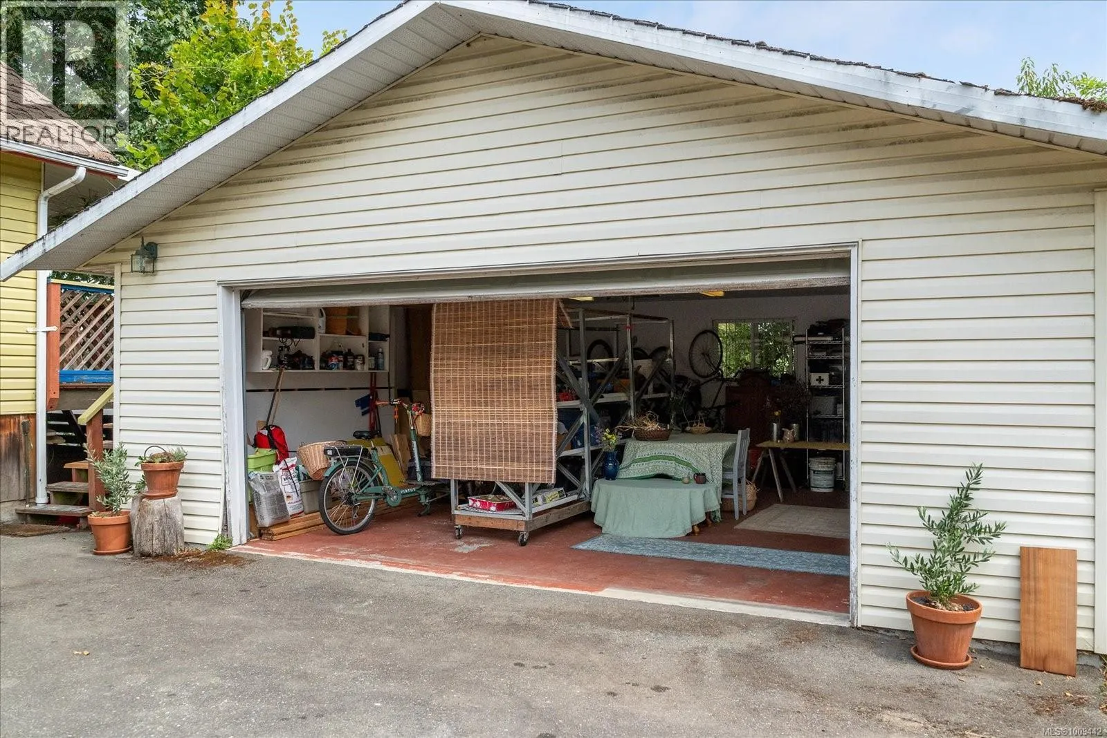 950 Bruce Ave