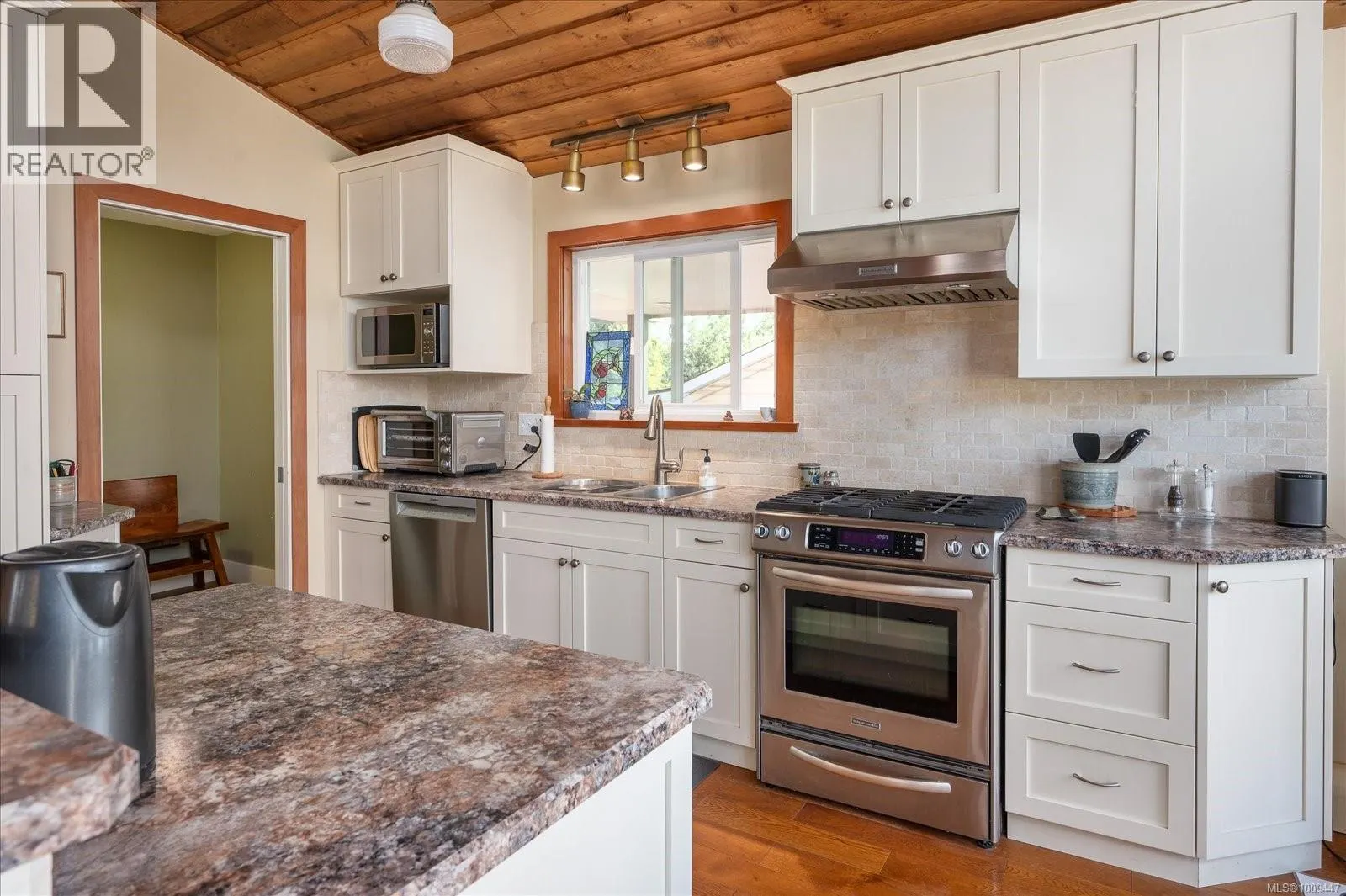 2222 Fern Rd