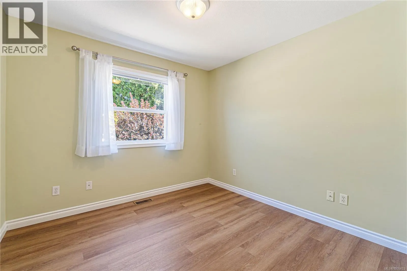 1323 Leeward Way