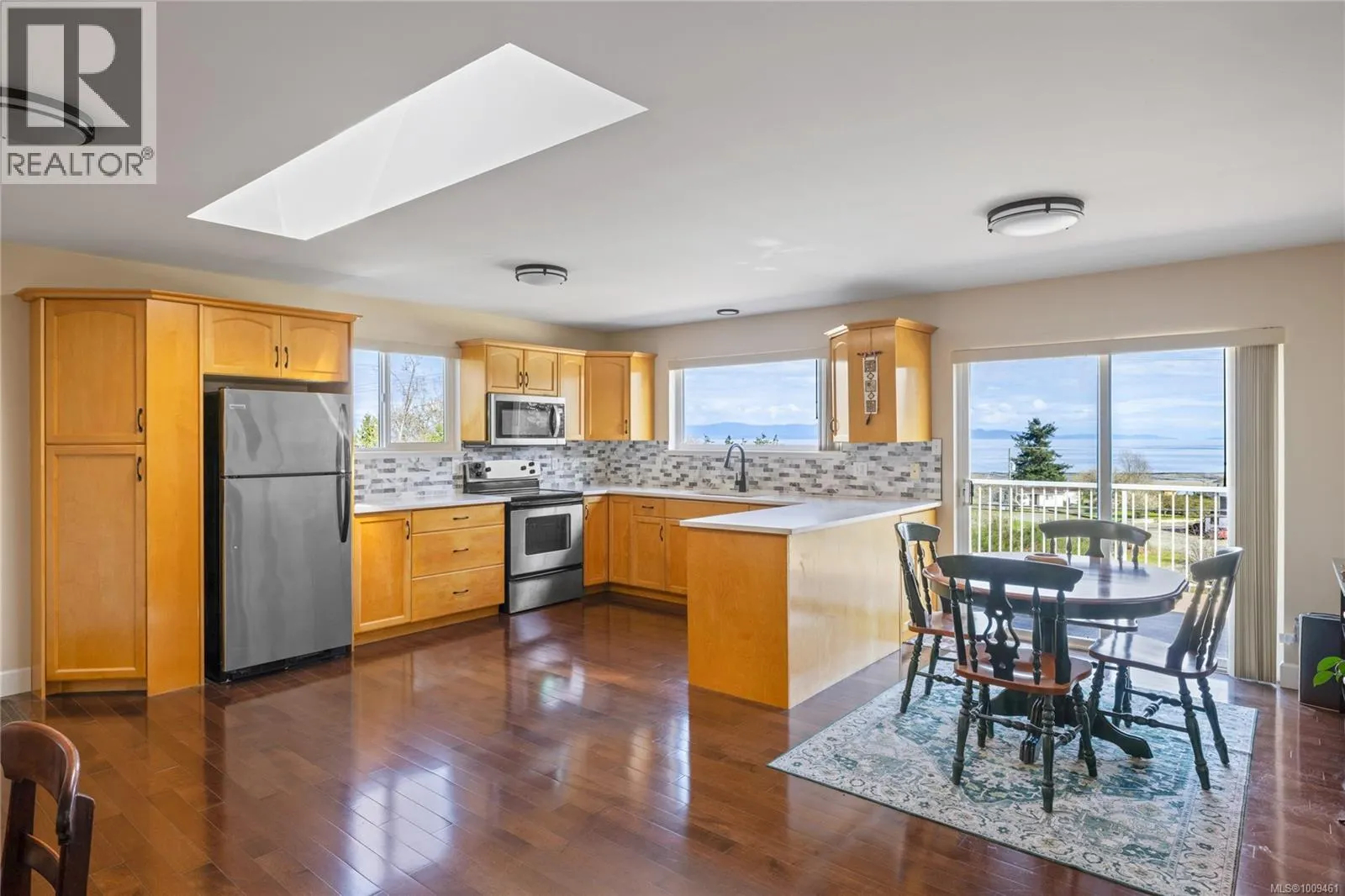 3021 Raymur Pl