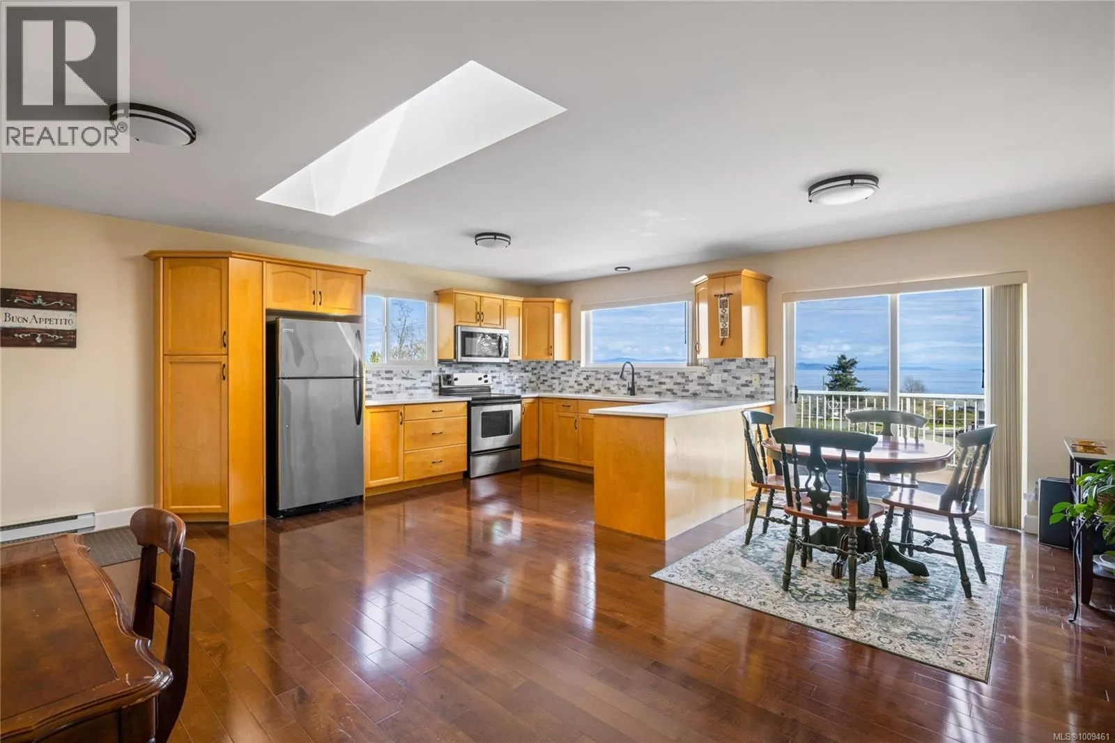 3021 Raymur Pl