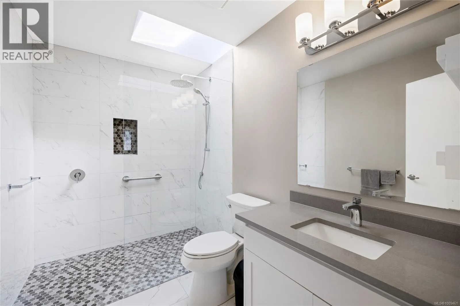3021 Raymur Pl