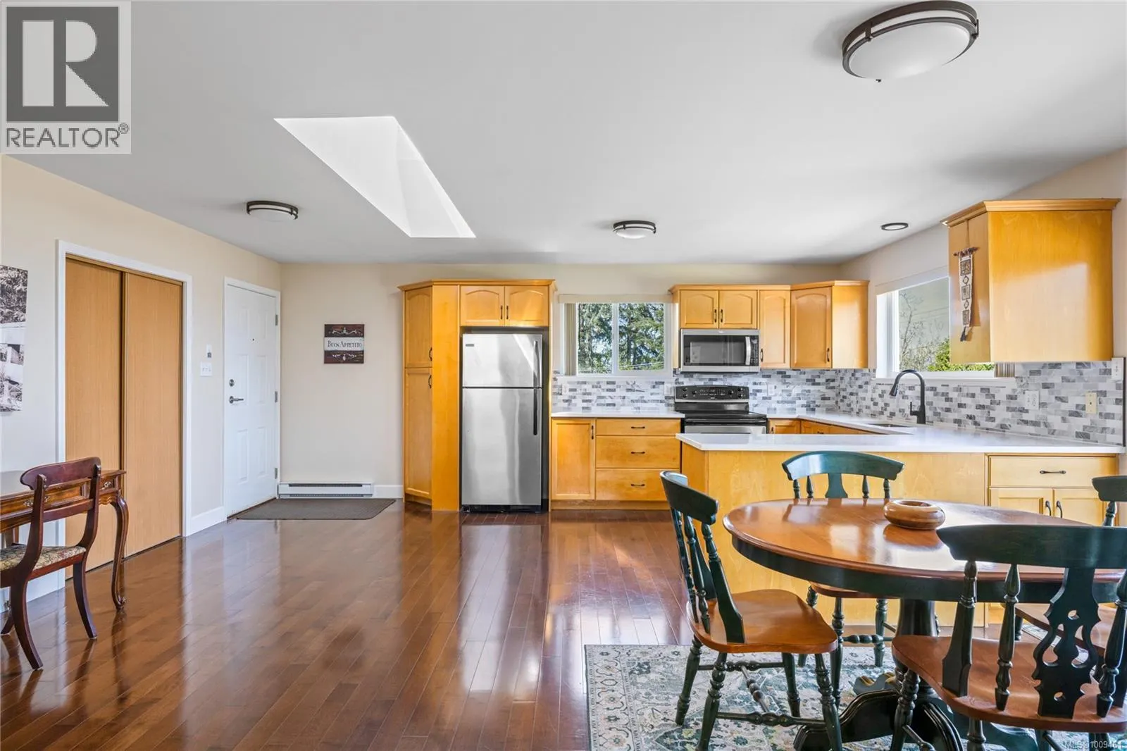 3021 Raymur Pl