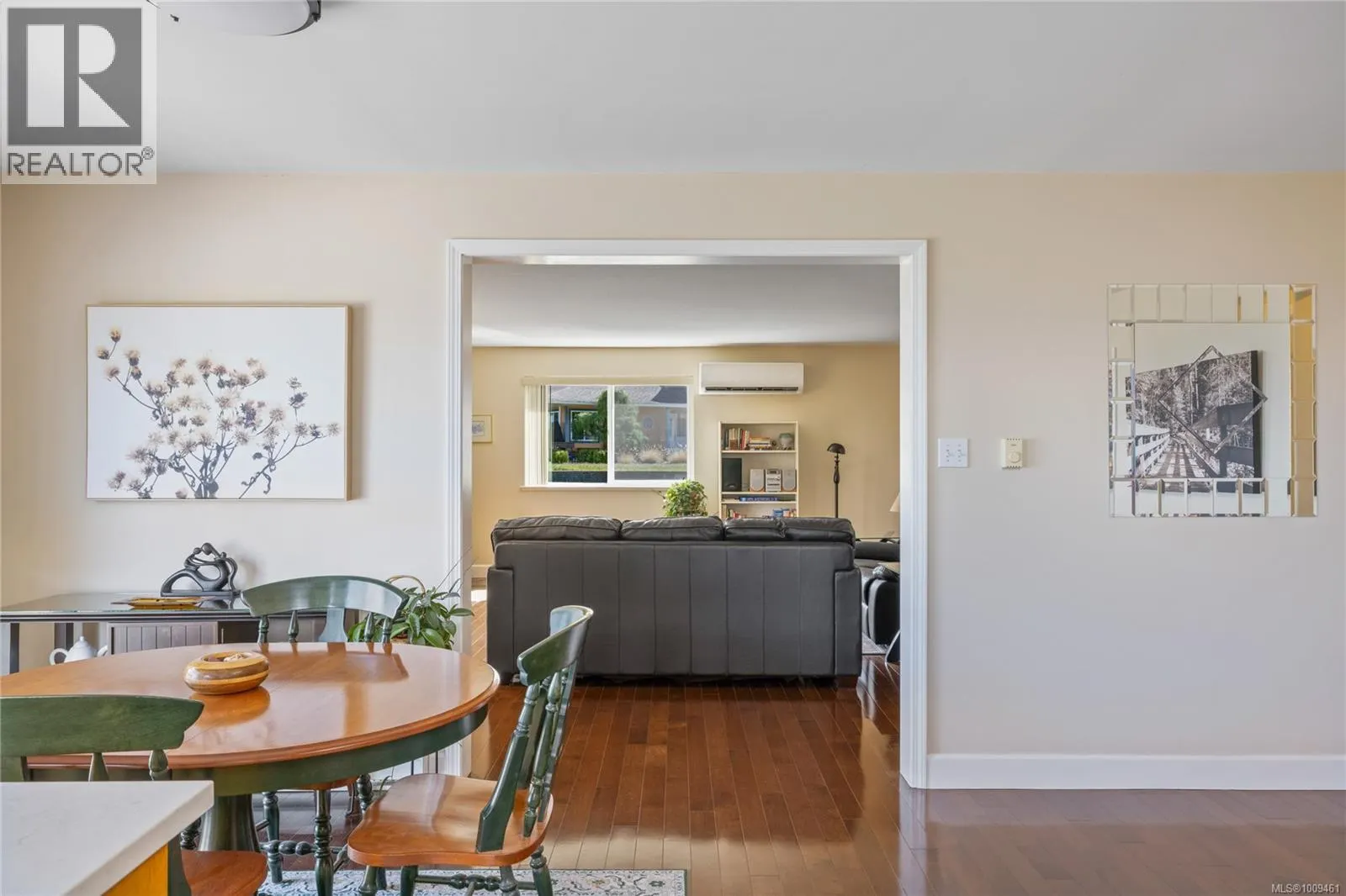 3021 Raymur Pl