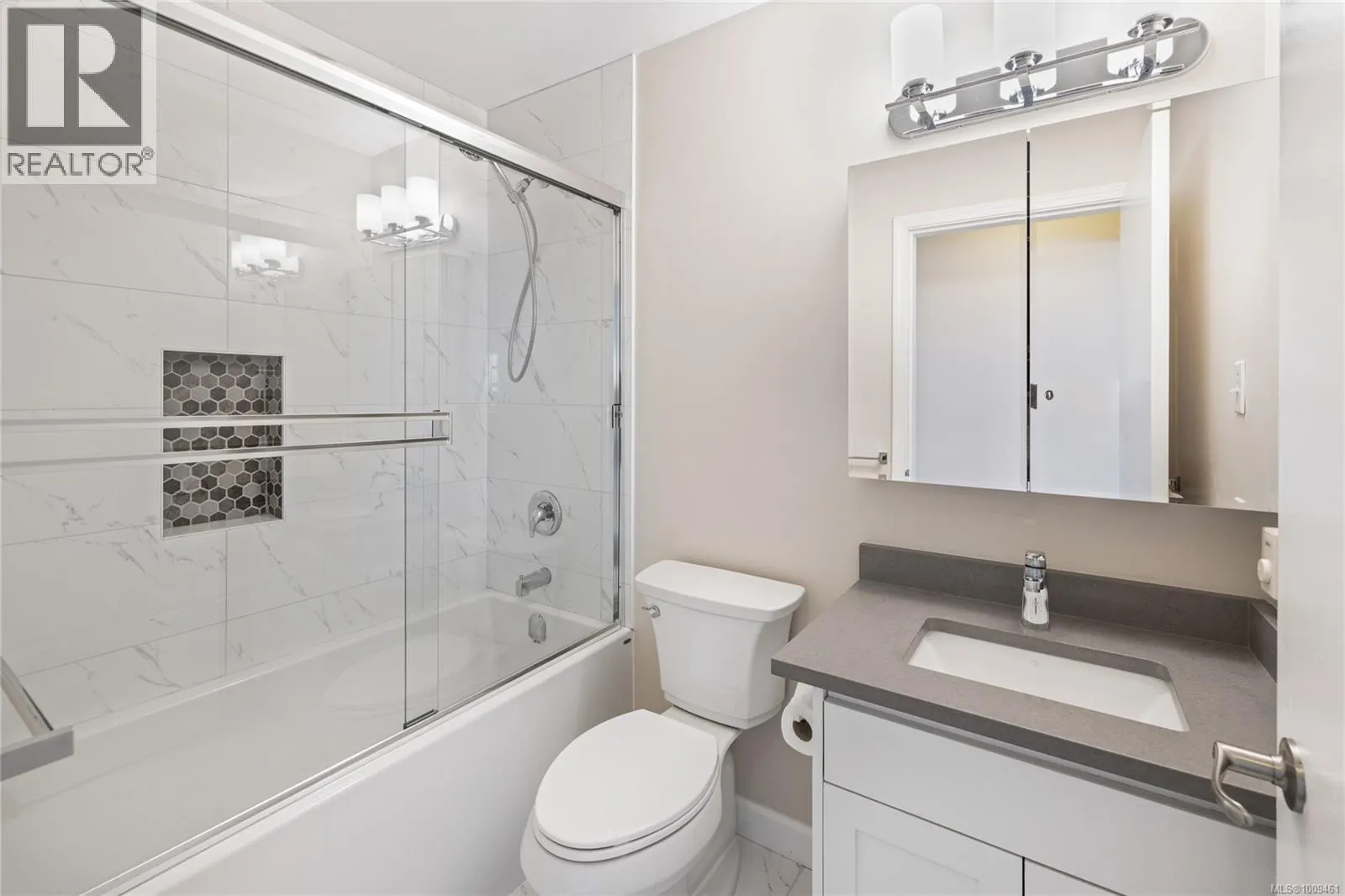 3021 Raymur Pl