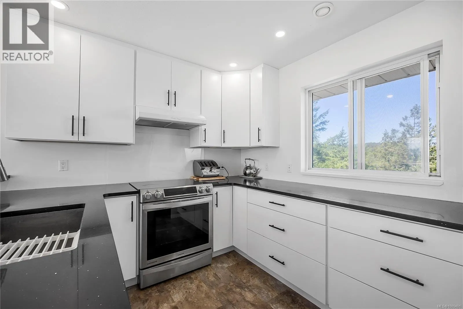 250 Canterbury Cres