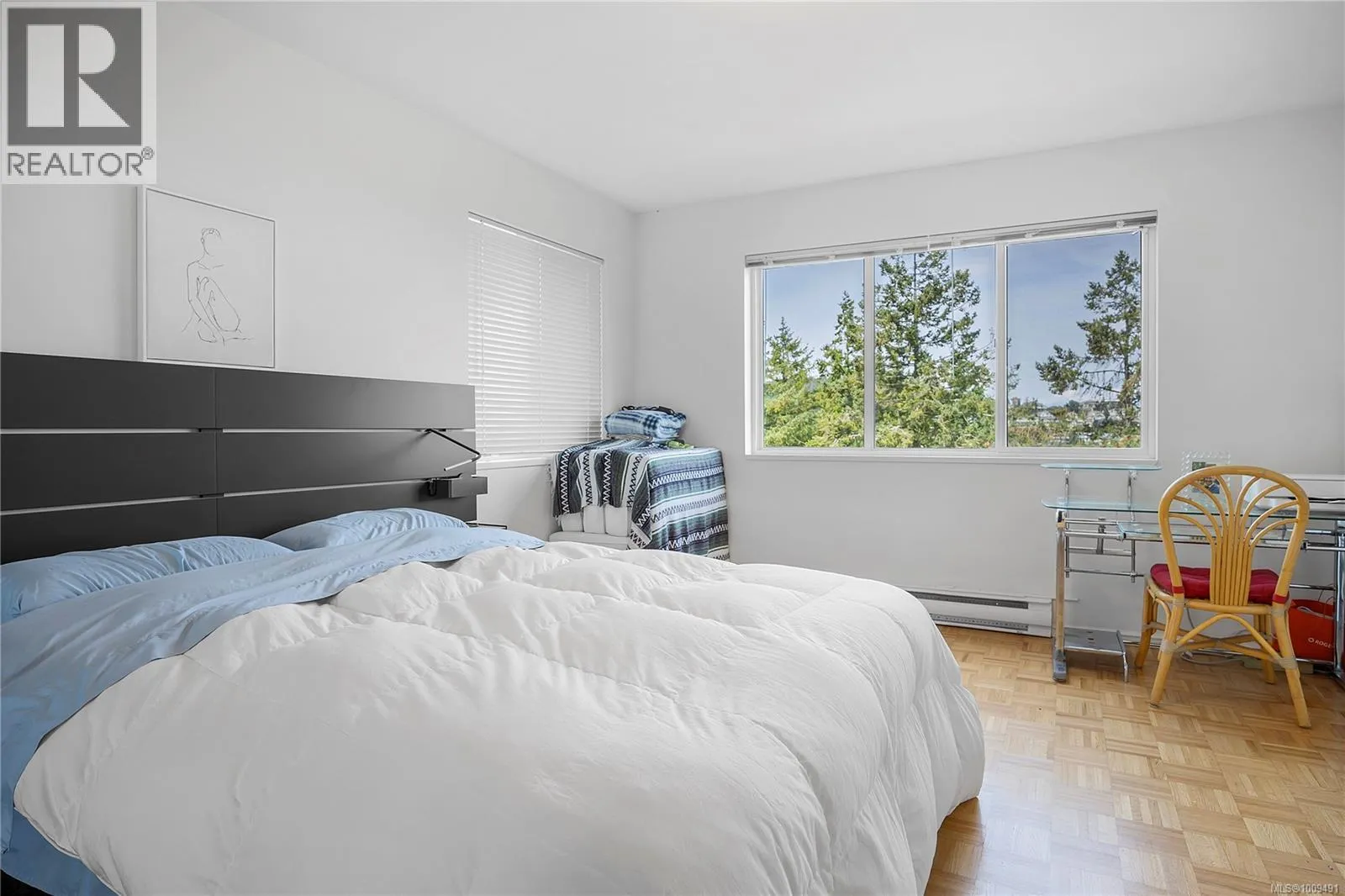 250 Canterbury Cres