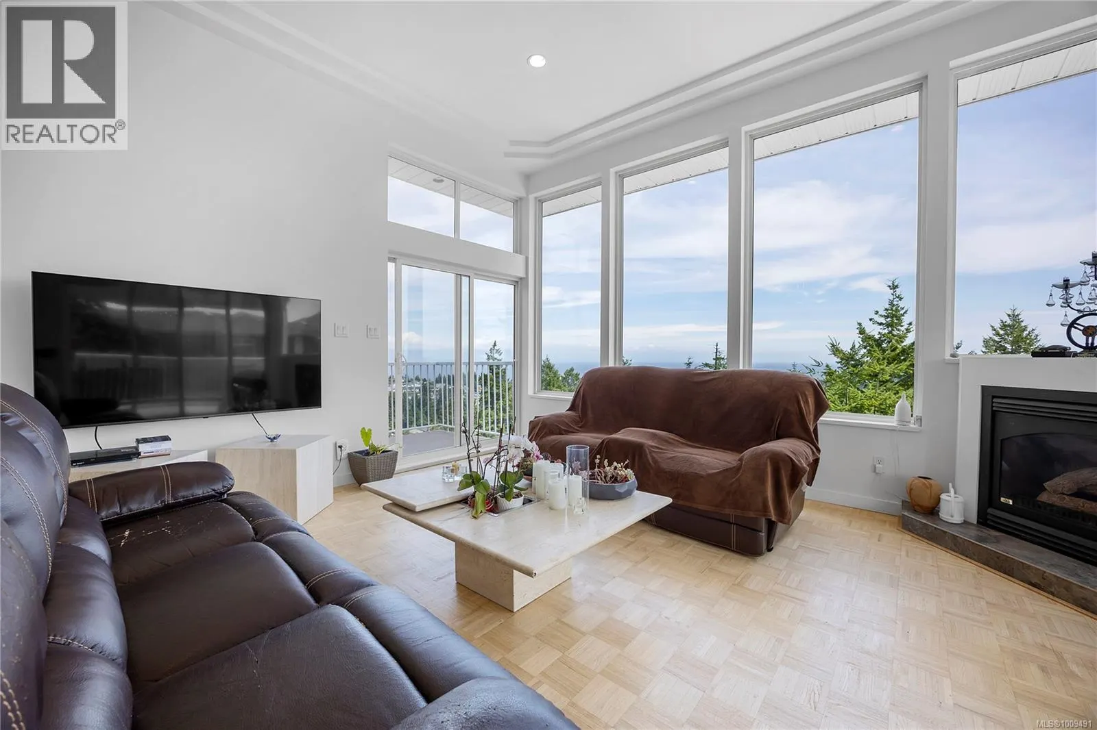 250 Canterbury Cres