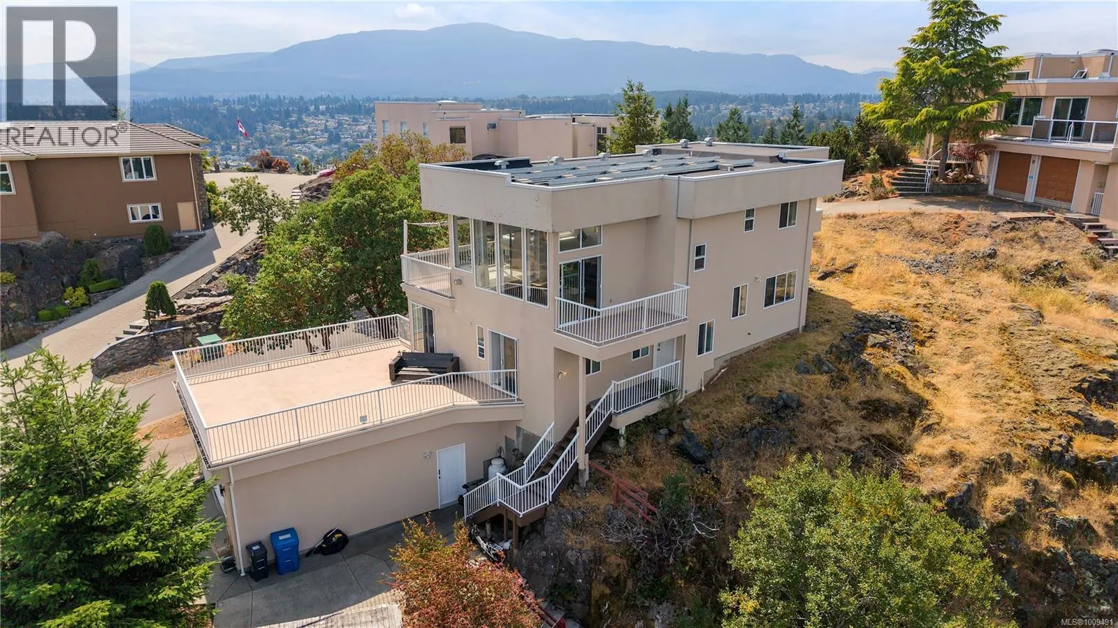 250 Canterbury Cres