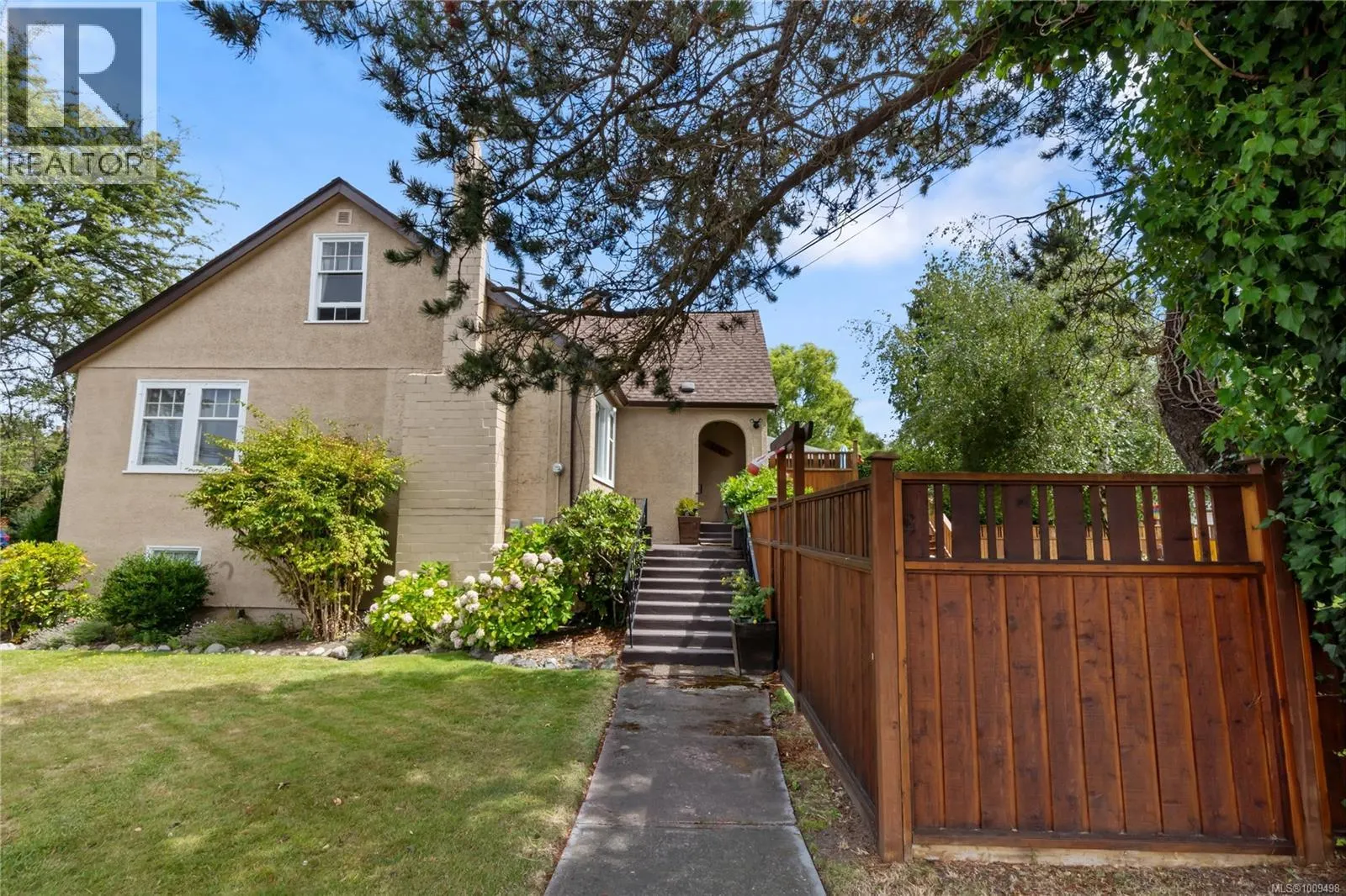 2761 Foul Bay Rd