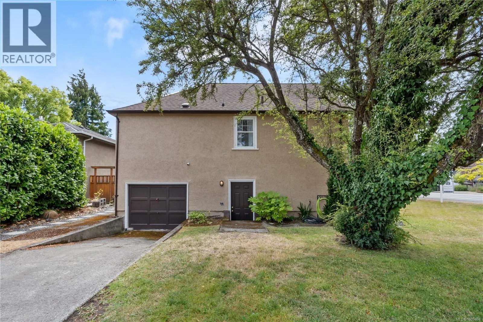 2761 Foul Bay Rd