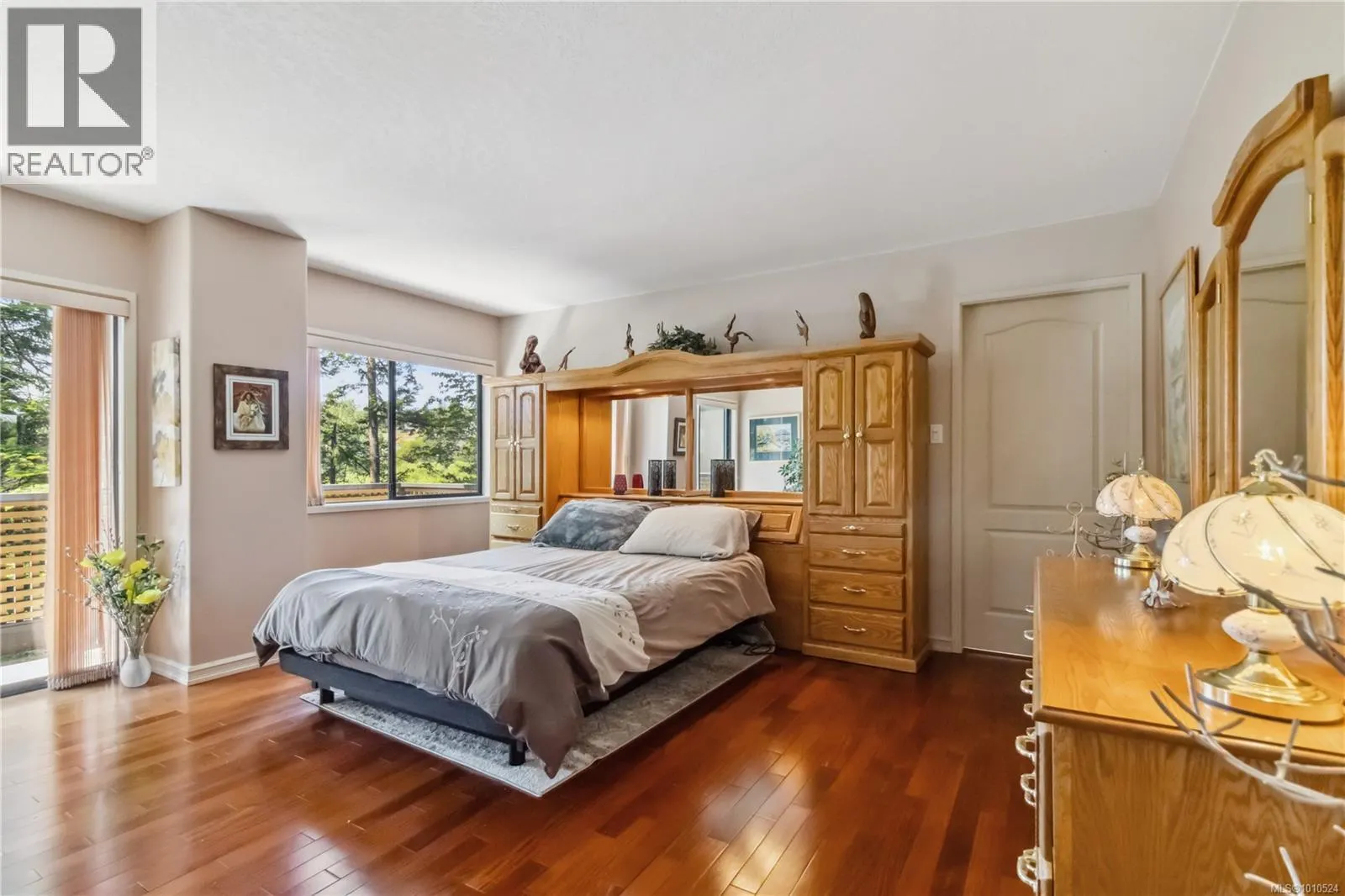 1 981 Fir Tree Glen