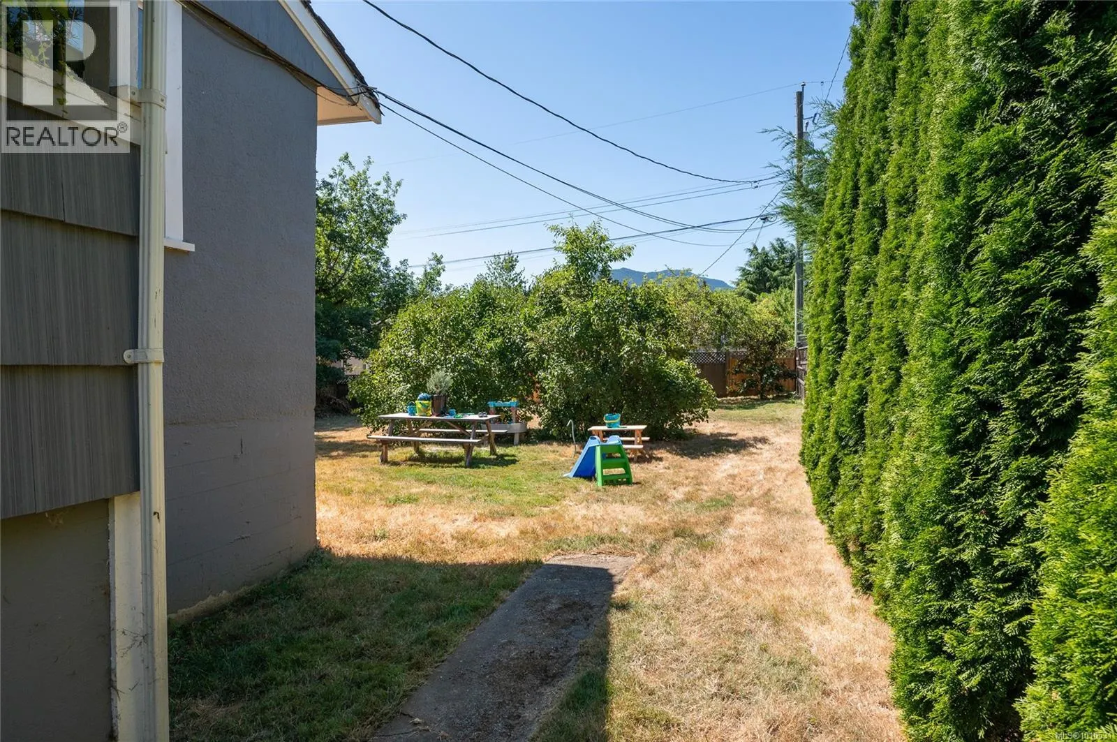 477 Watfield Ave