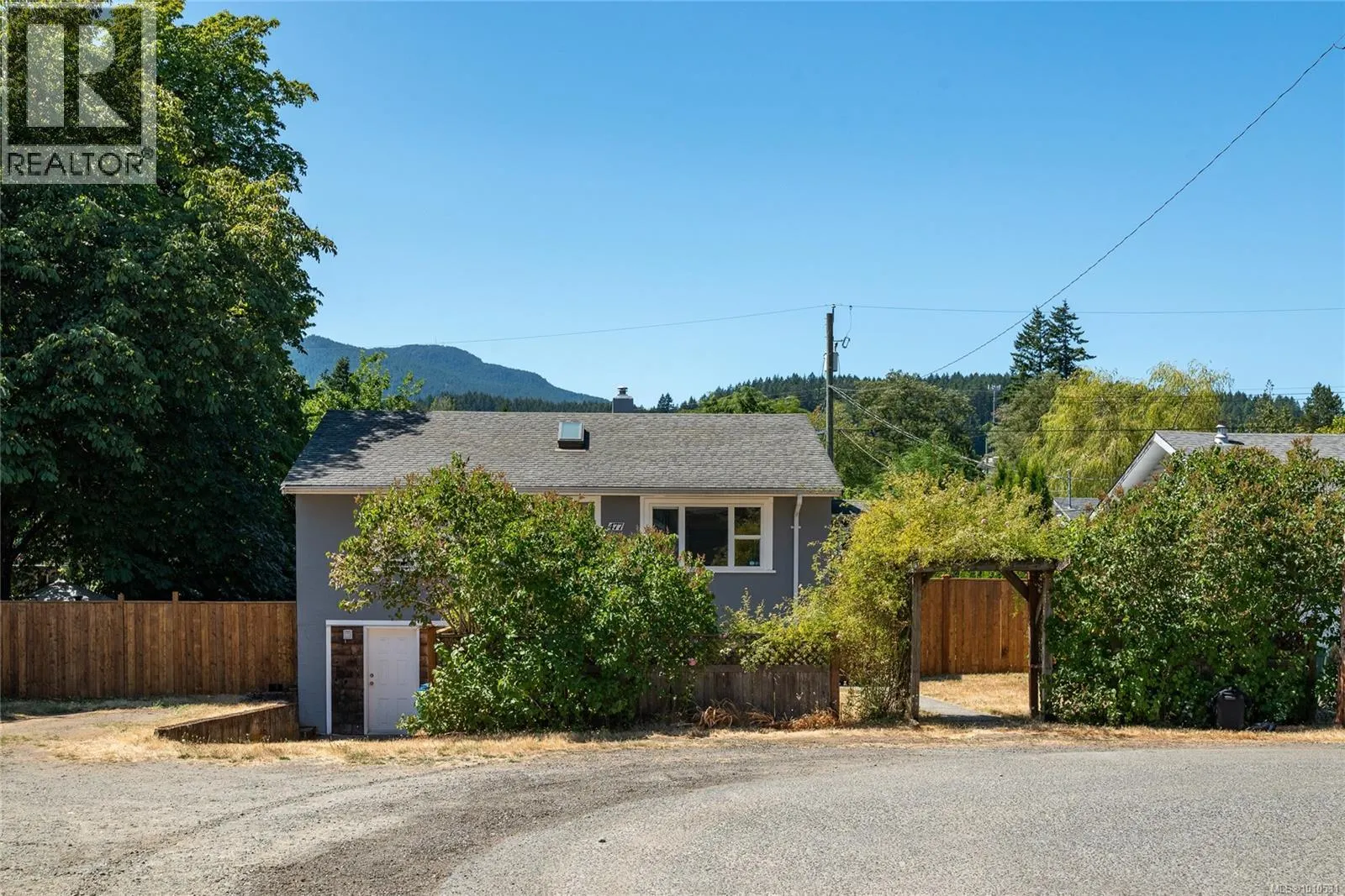 477 Watfield Ave