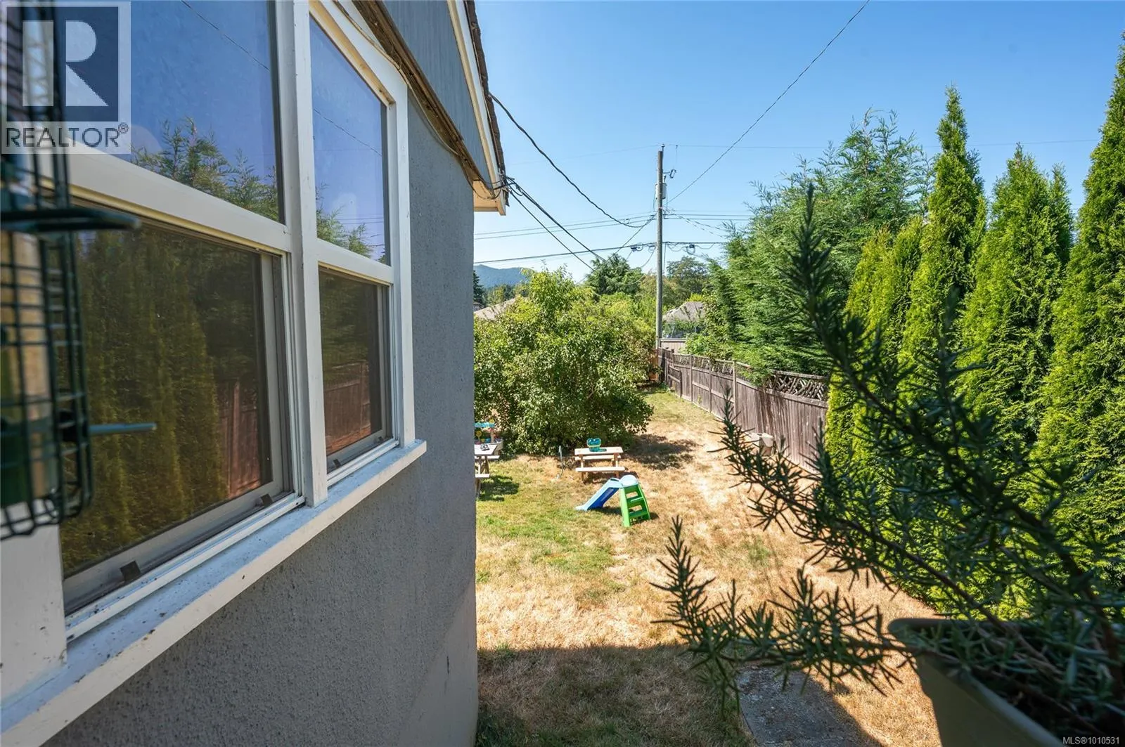 477 Watfield Ave